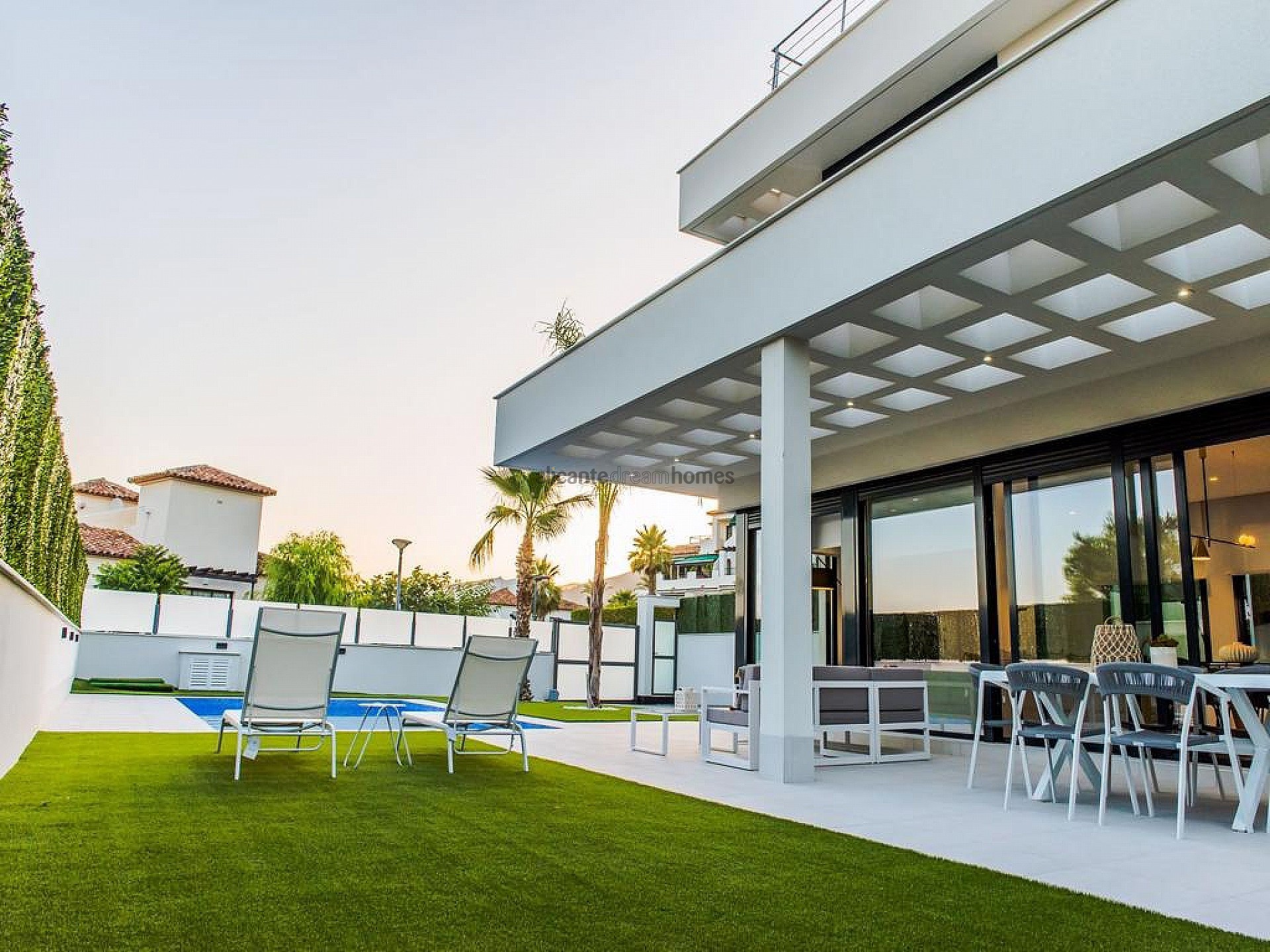 Resale - 3 Bedroom 3 Bathroom Villa in Benidorm -  - Alicante