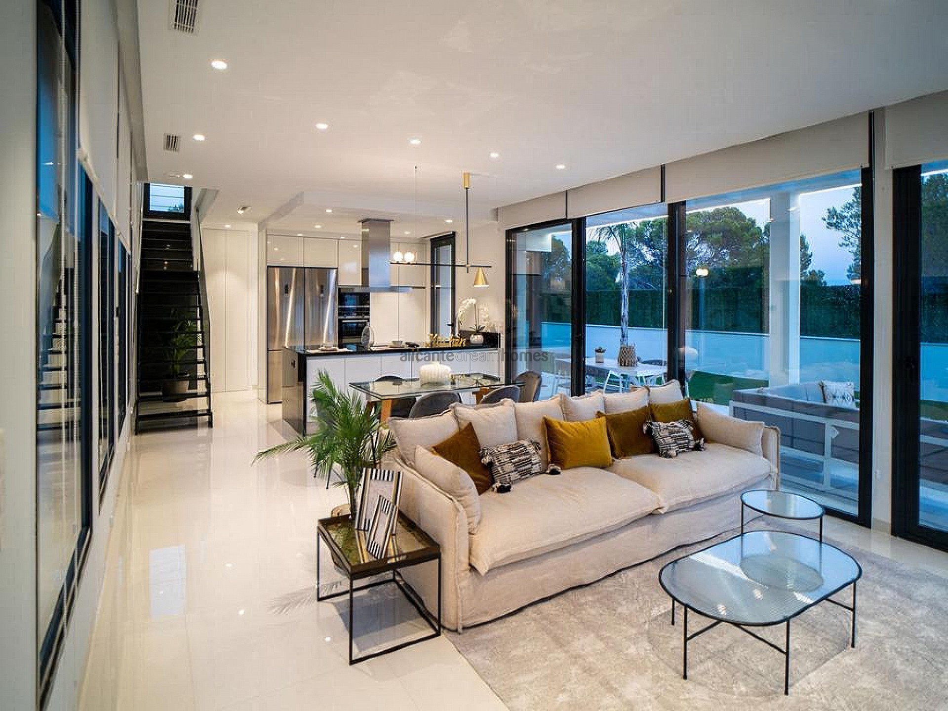 Resale - 3 Bedroom 3 Bathroom Villa in Benidorm -  - Alicante