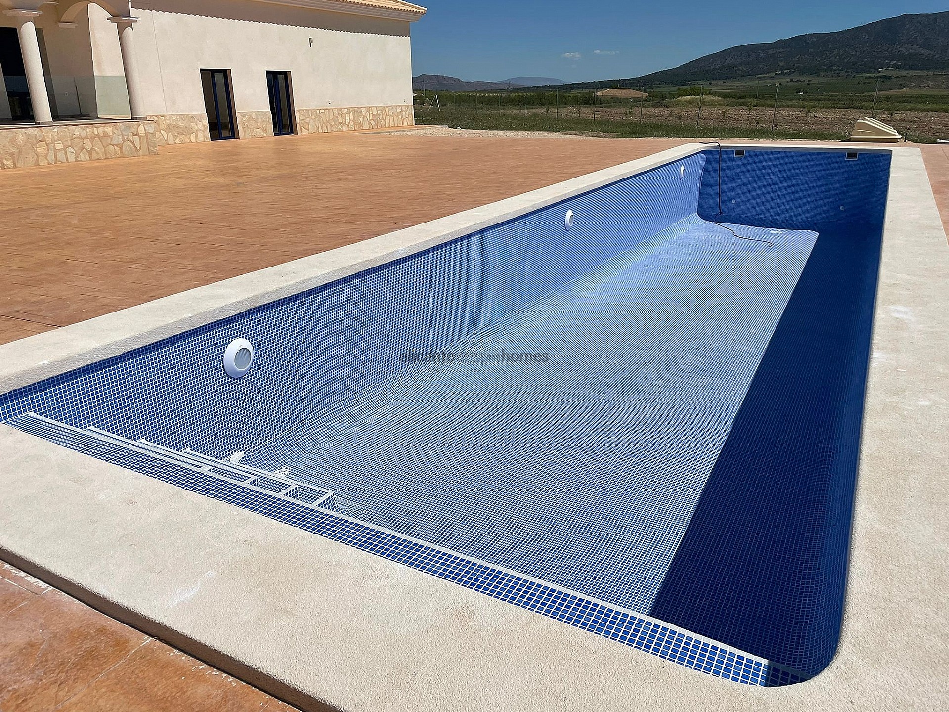 Resale - 4 Bedroom 3 Bathroom Villa in Pinoso -  - Alicante