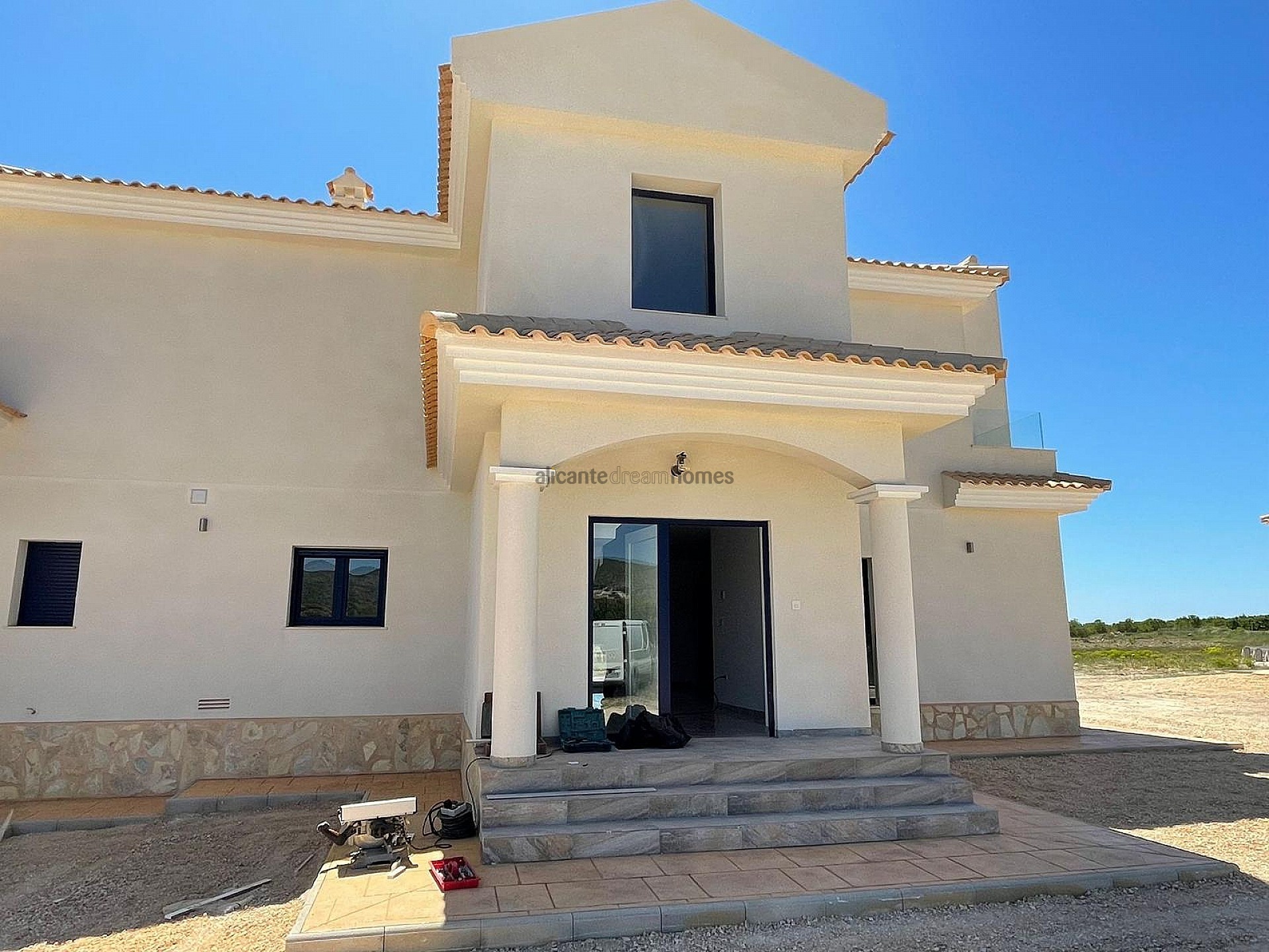Resale - 4 Bedroom 3 Bathroom Villa in Pinoso -  - Alicante