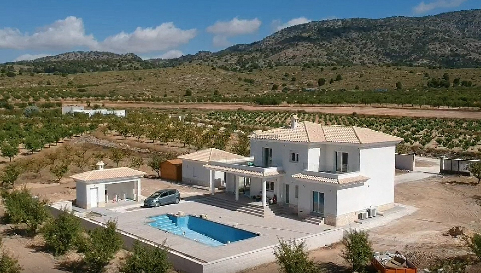 Resale - 4 Bedroom 3 Bathroom Villa in Pinoso -  - Alicante