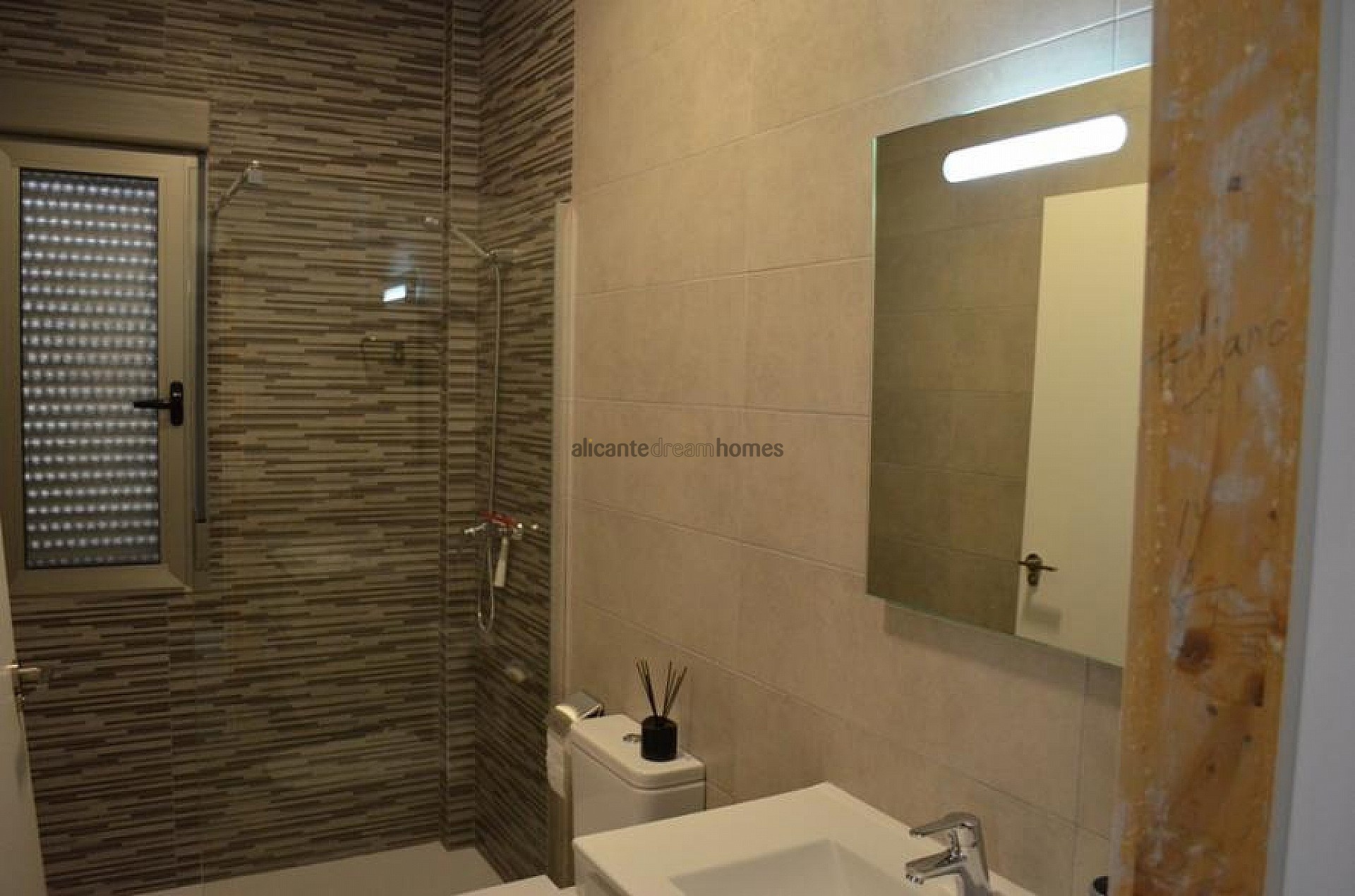 Resale - 3 Bedroom 2 Bathroom Villa in Pinoso -  - Alicante