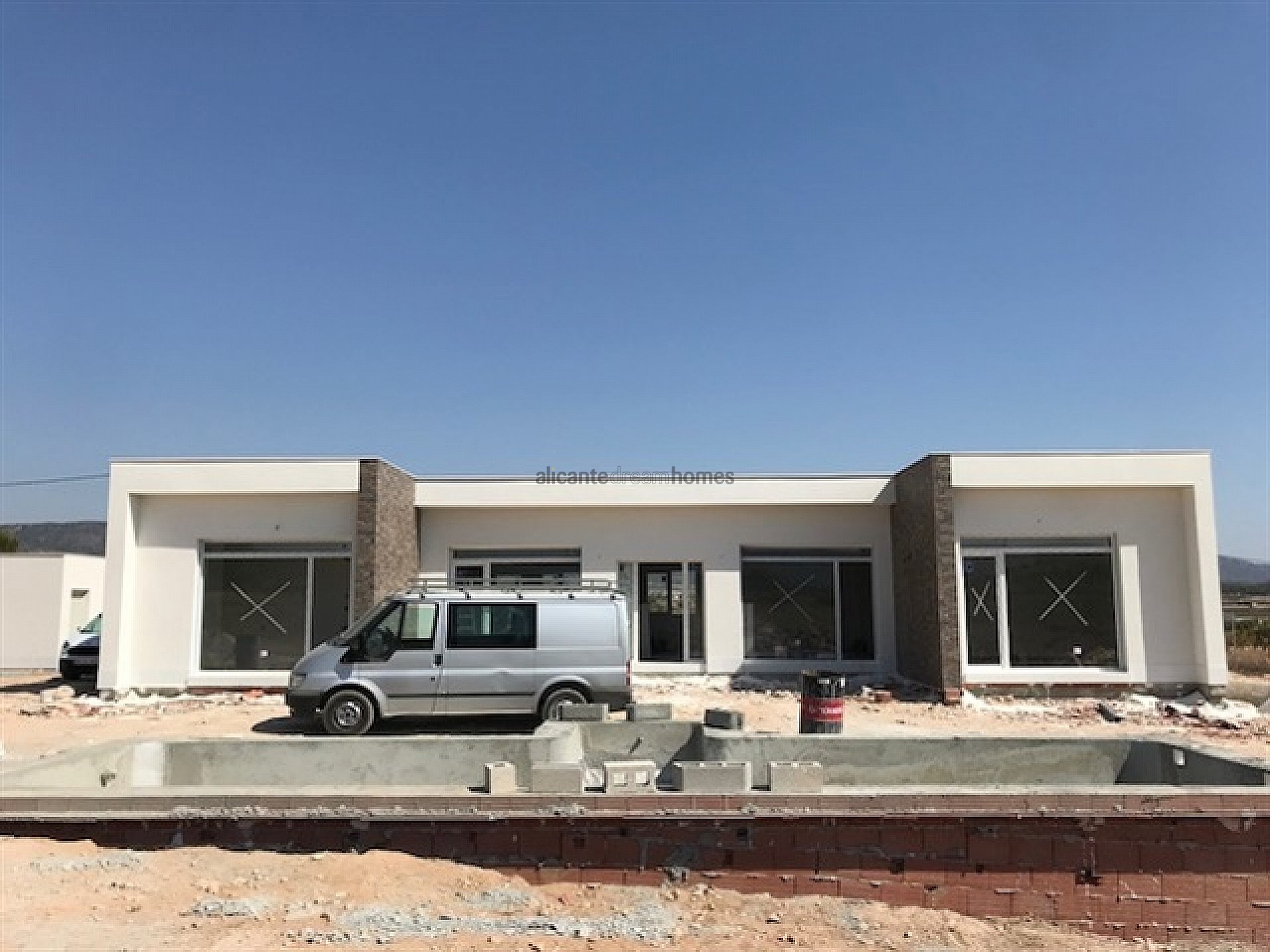 Resale - 3 Bedroom 2 Bathroom Villa in Pinoso -  - Alicante