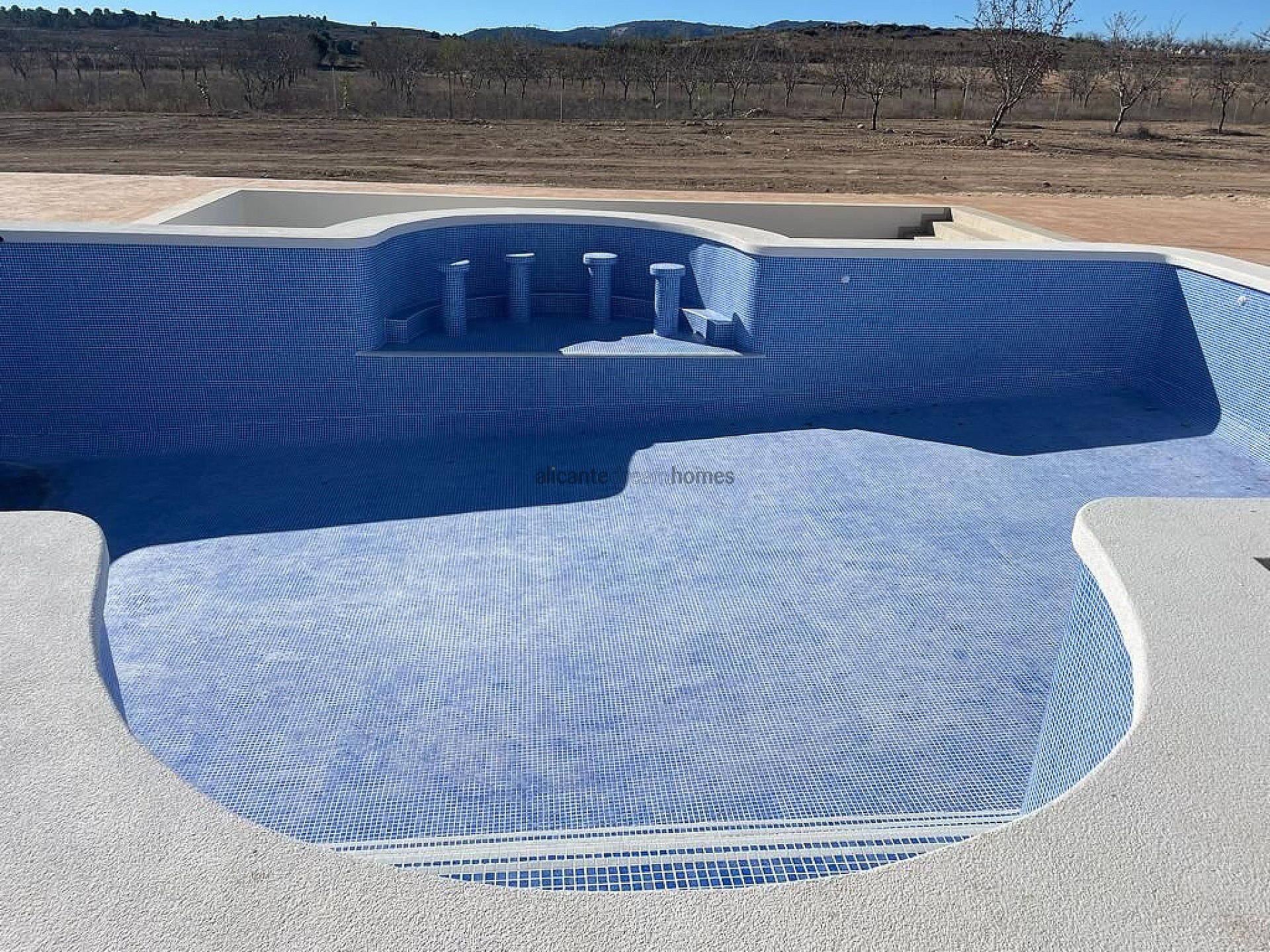 Resale - 6 Bedroom 4 Bathroom Villa in Pinoso -  - Alicante