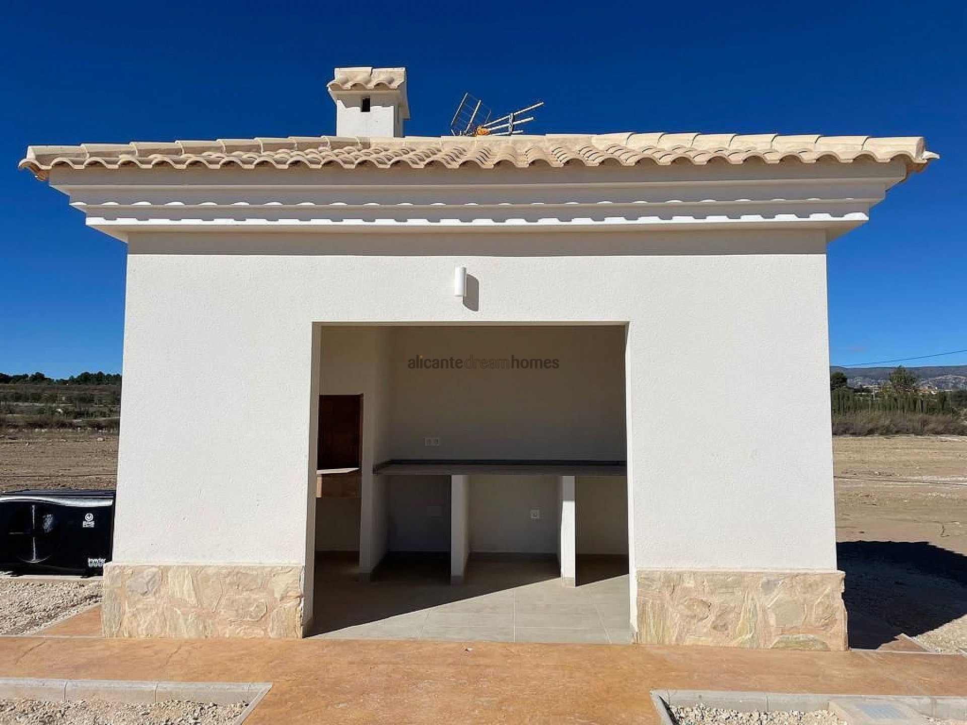 Resale - 6 Bedroom 4 Bathroom Villa in Pinoso -  - Alicante