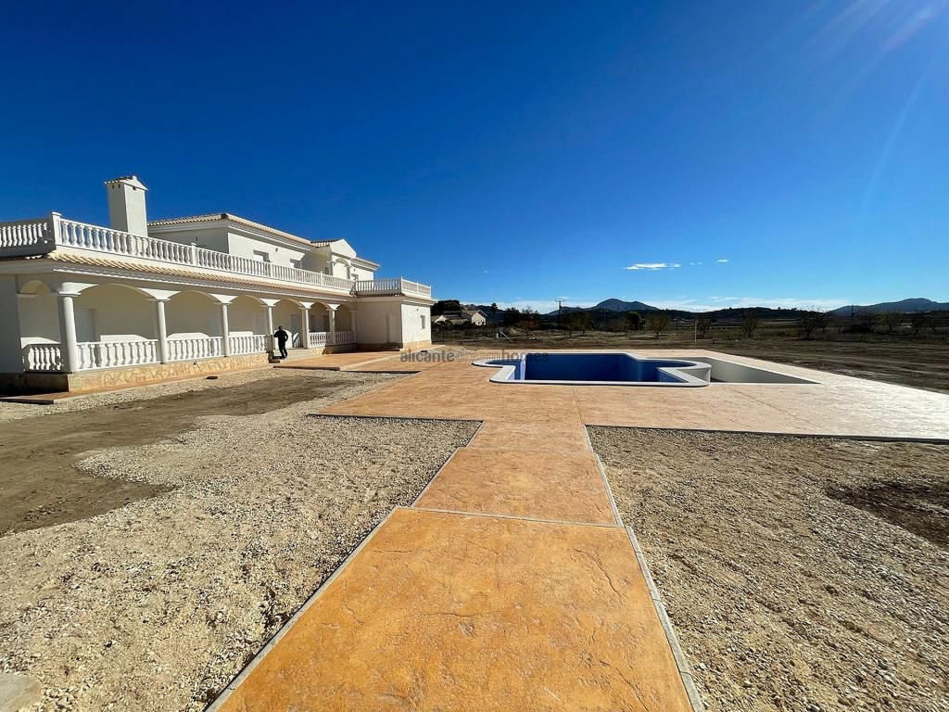 Resale - 6 Bedroom 4 Bathroom Villa in Pinoso -  - Alicante