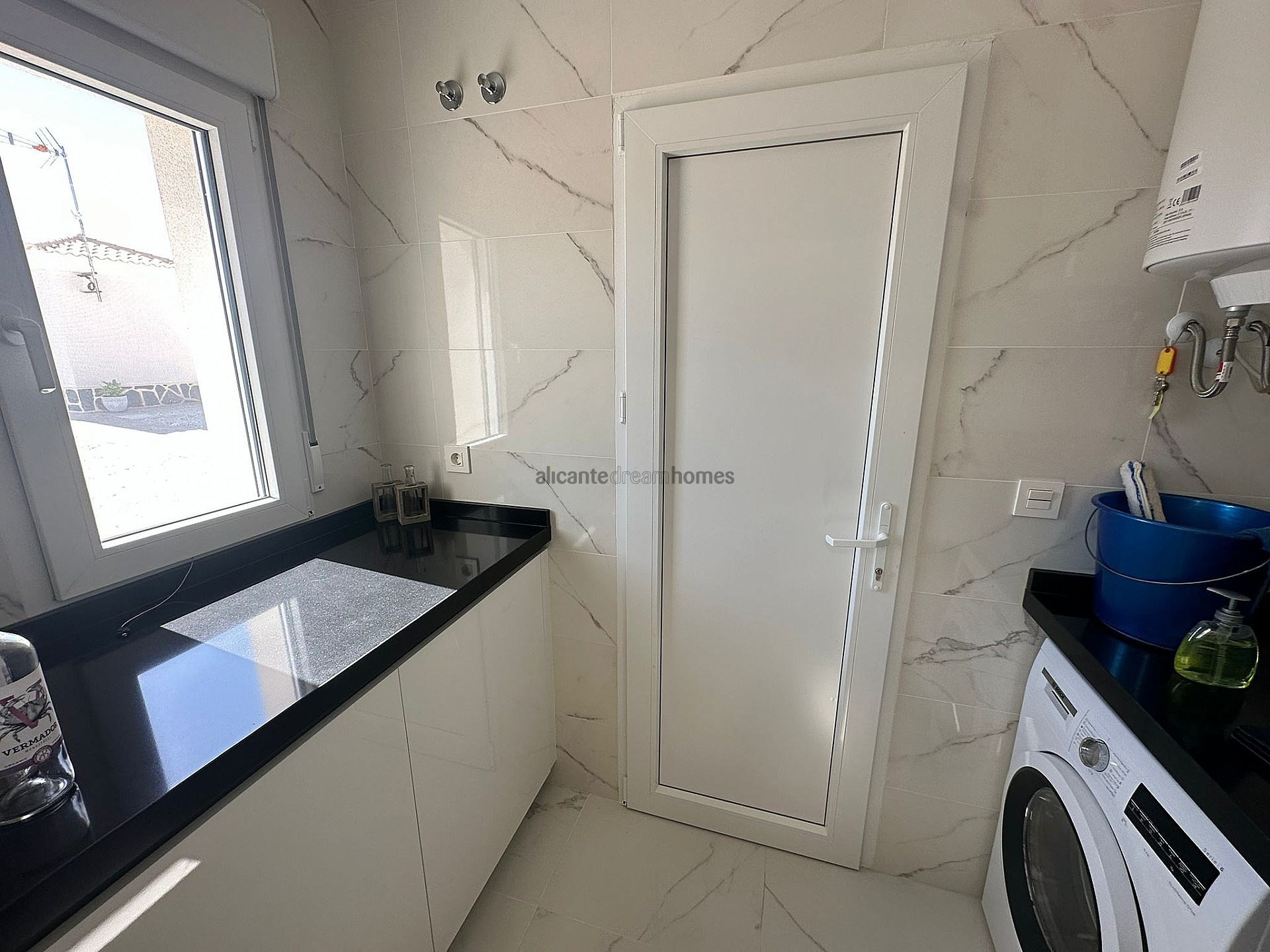 Resale - 4 Bedroom 3 Bathroom Villa in Pinoso - , Pinoso, Alicante, Spain - Alicante