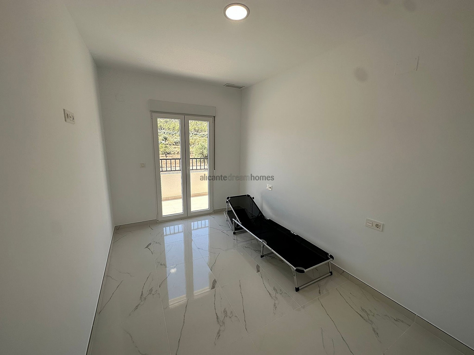 Resale - 4 Bedroom 3 Bathroom Villa in Pinoso - , Pinoso, Alicante, Spain - Alicante