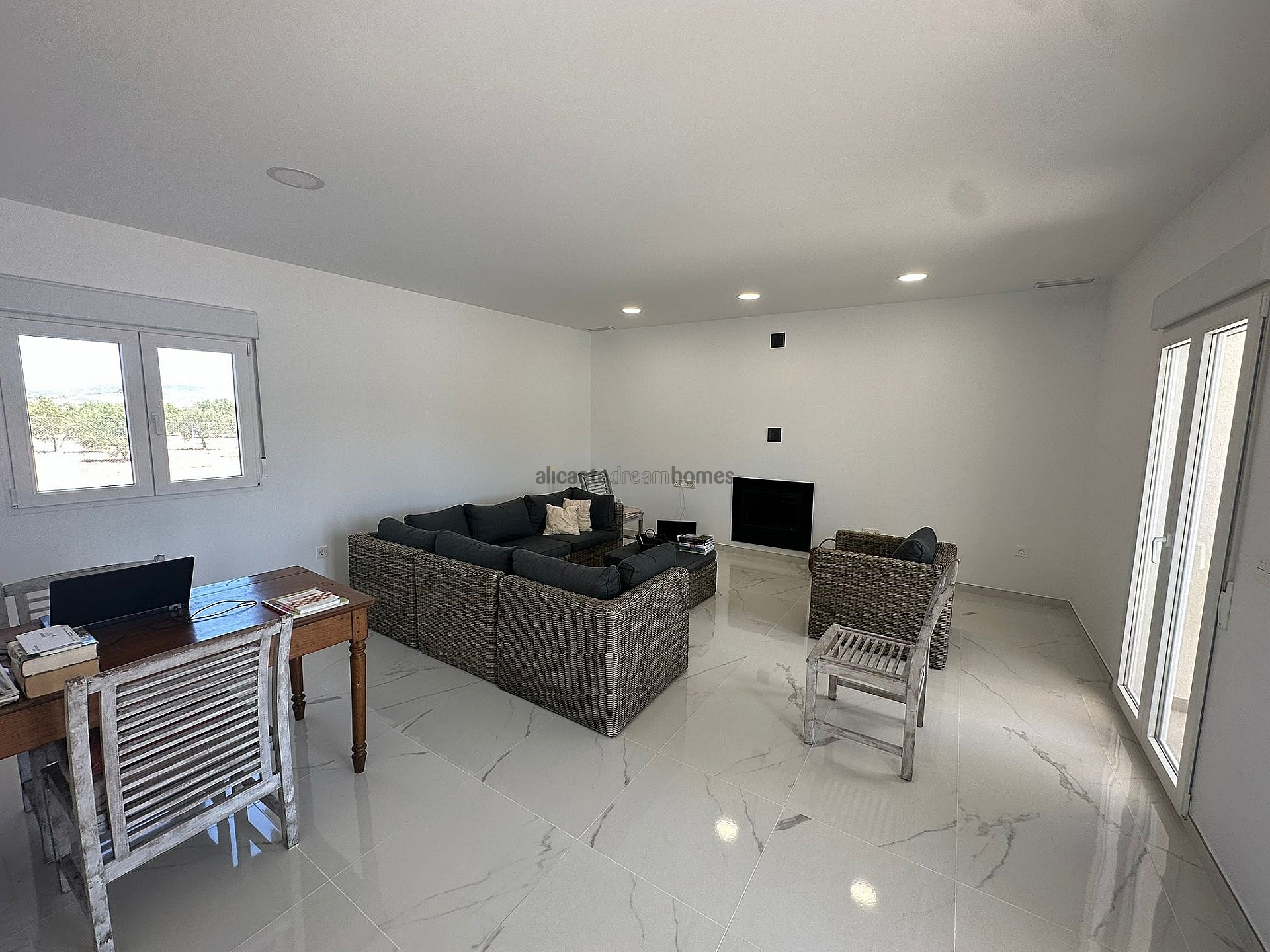 Resale - 4 Bedroom 3 Bathroom Villa in Pinoso - , Pinoso, Alicante, Spain - Alicante