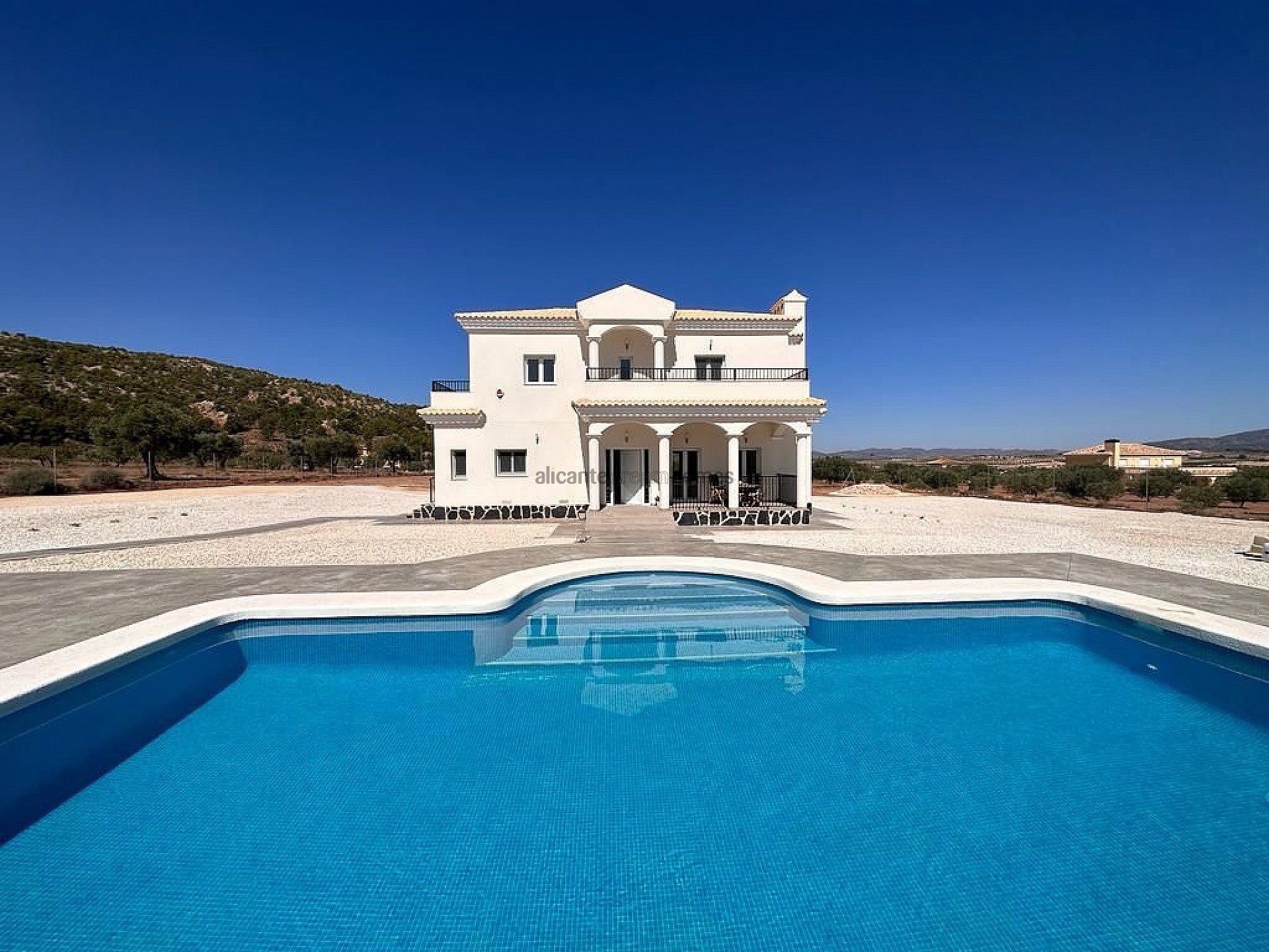 Resale - 4 Bedroom 3 Bathroom Villa in Pinoso - , Pinoso, Alicante, Spain - Alicante