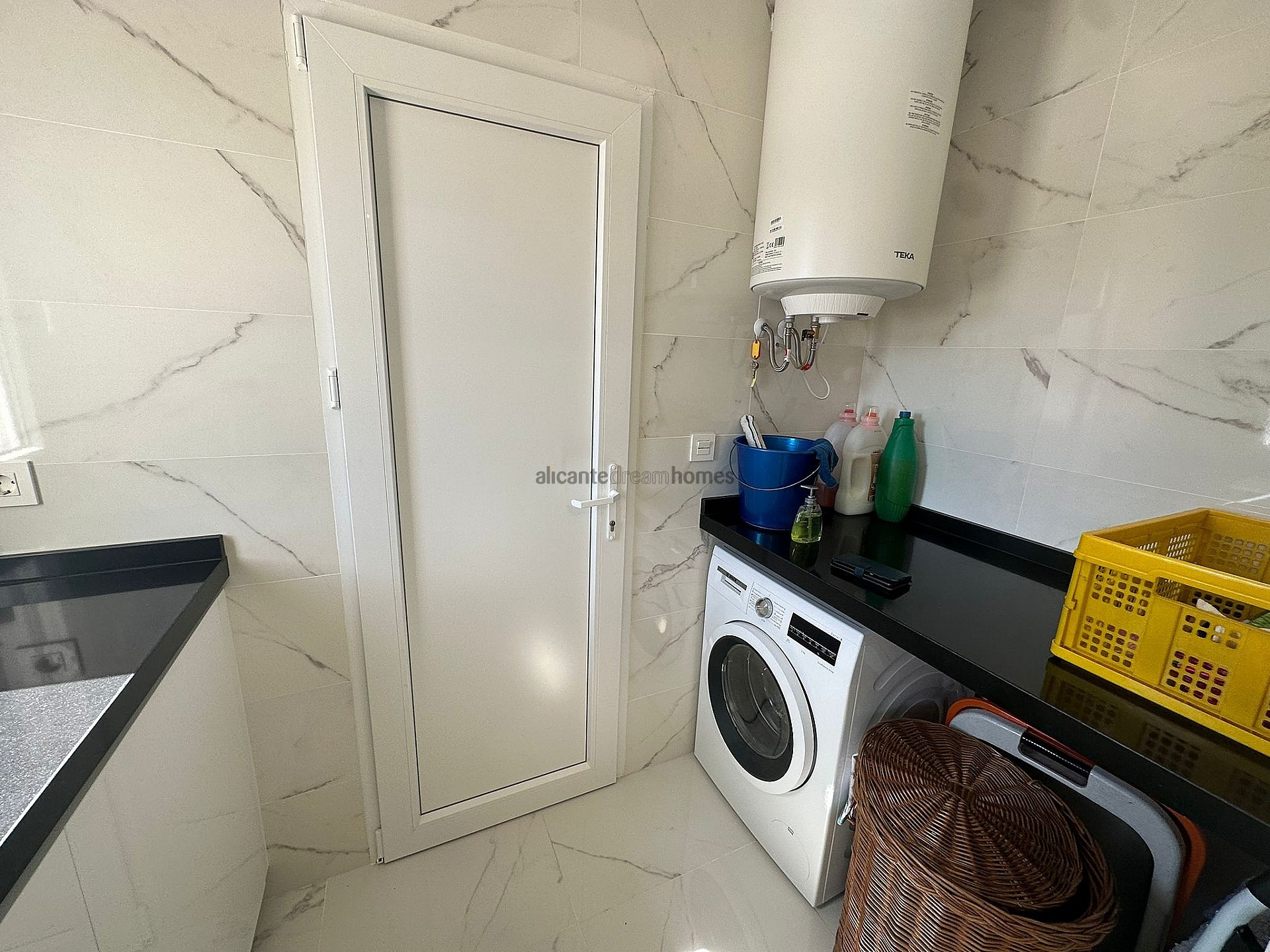 Resale - 4 Bedroom 3 Bathroom Villa in Pinoso - , Pinoso, Alicante, Spain - Alicante
