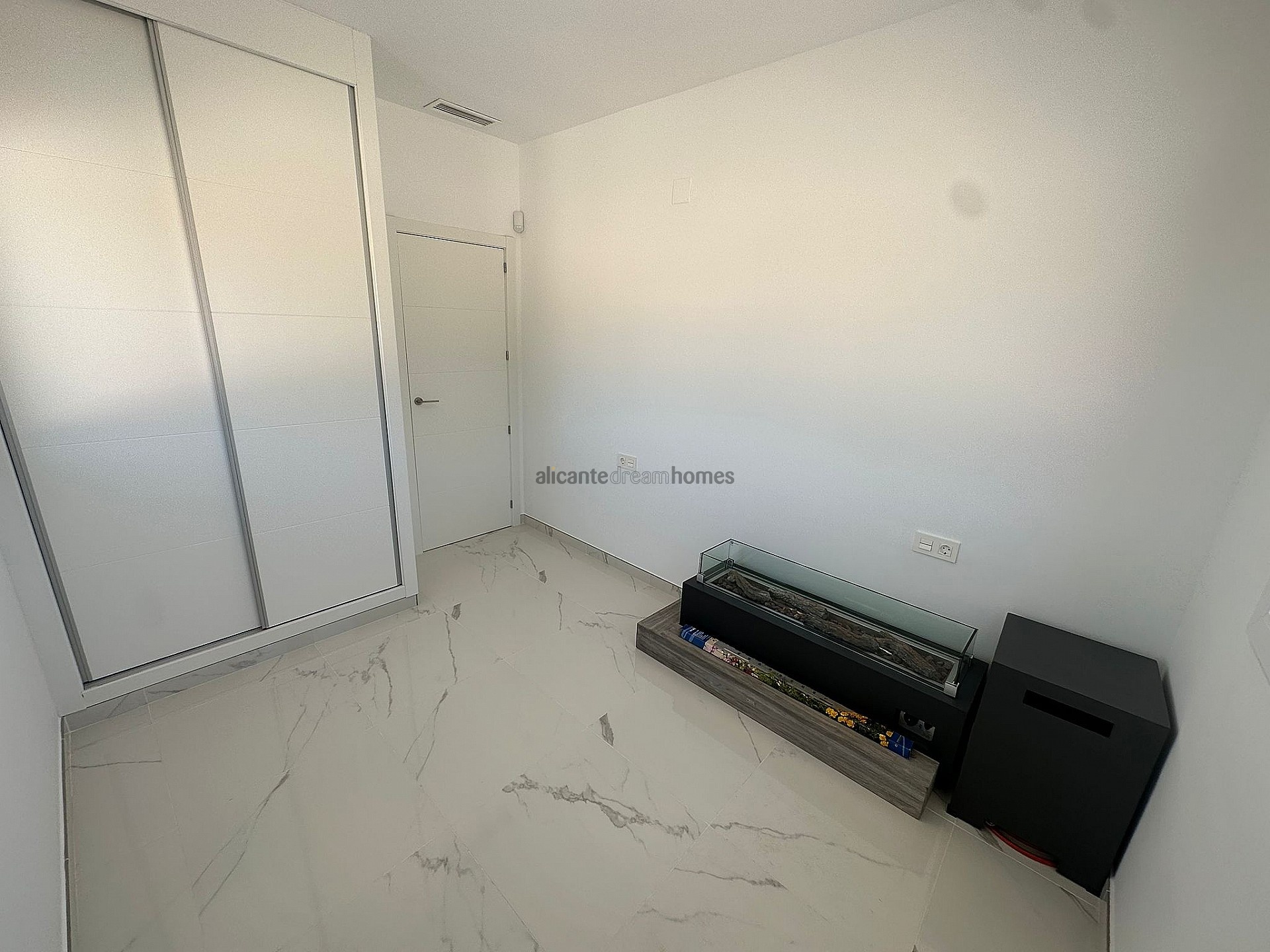 Resale - 4 Bedroom 3 Bathroom Villa in Pinoso - , Pinoso, Alicante, Spain - Alicante