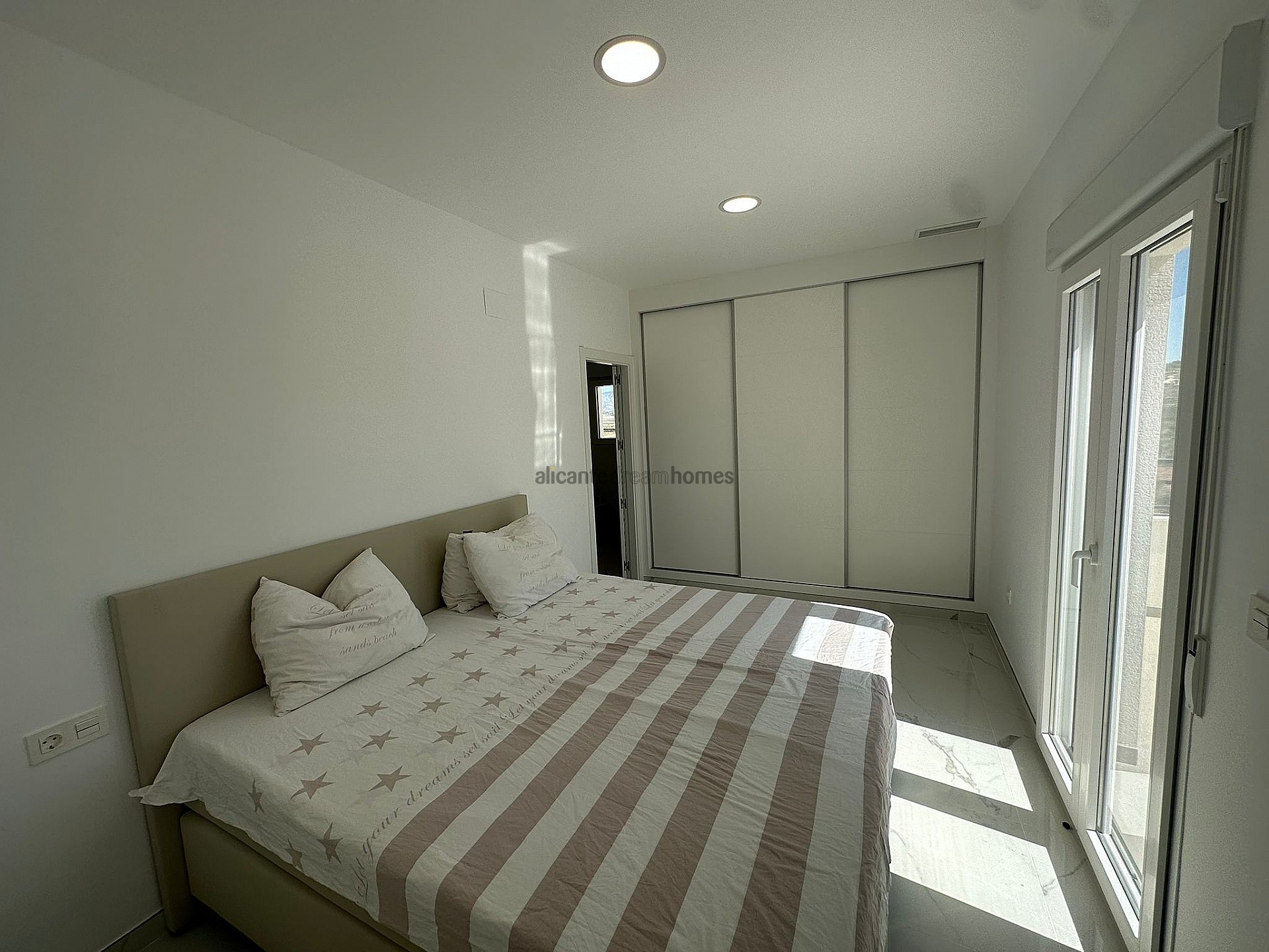 Resale - 4 Bedroom 3 Bathroom Villa in Pinoso - , Pinoso, Alicante, Spain - Alicante