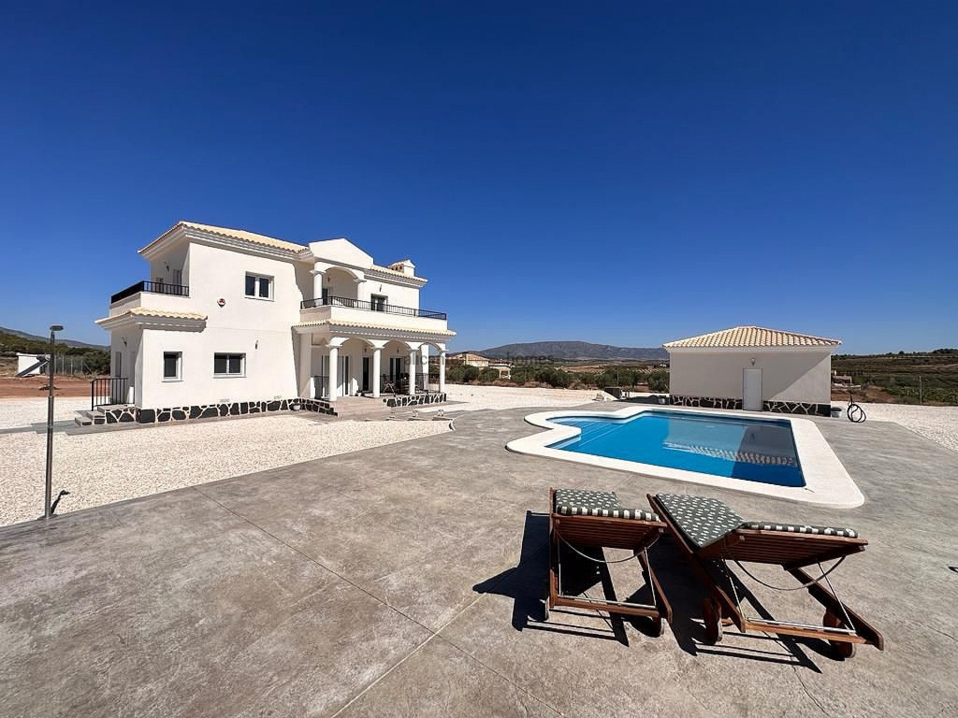 Resale - 4 Bedroom 3 Bathroom Villa in Pinoso - , Pinoso, Alicante, Spain - Alicante