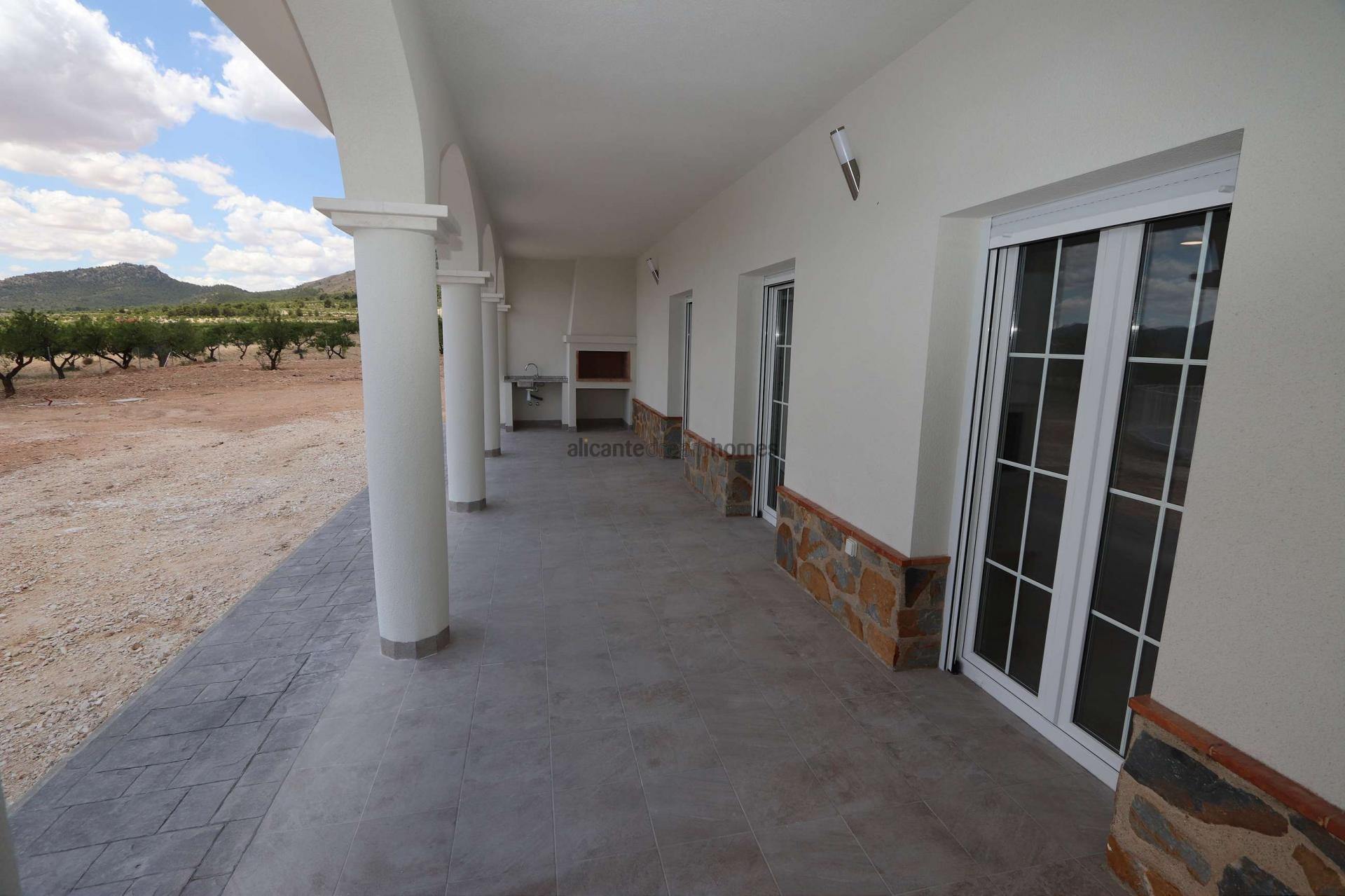 Resale - 4 Bedroom 4 Bathroom Villa in Pinoso -  - Alicante
