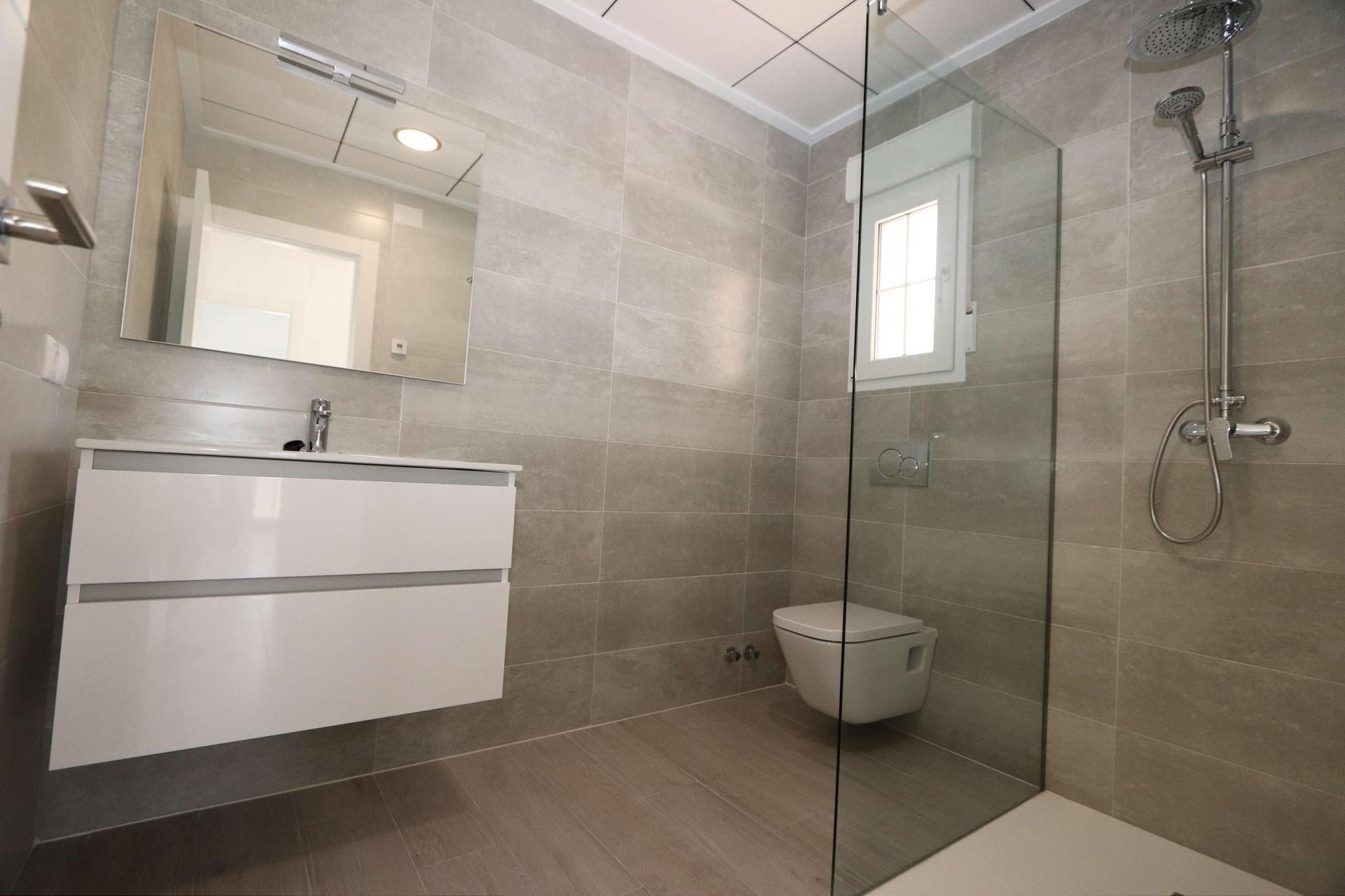 Resale - 4 Bedroom 4 Bathroom Villa in Pinoso -  - Alicante