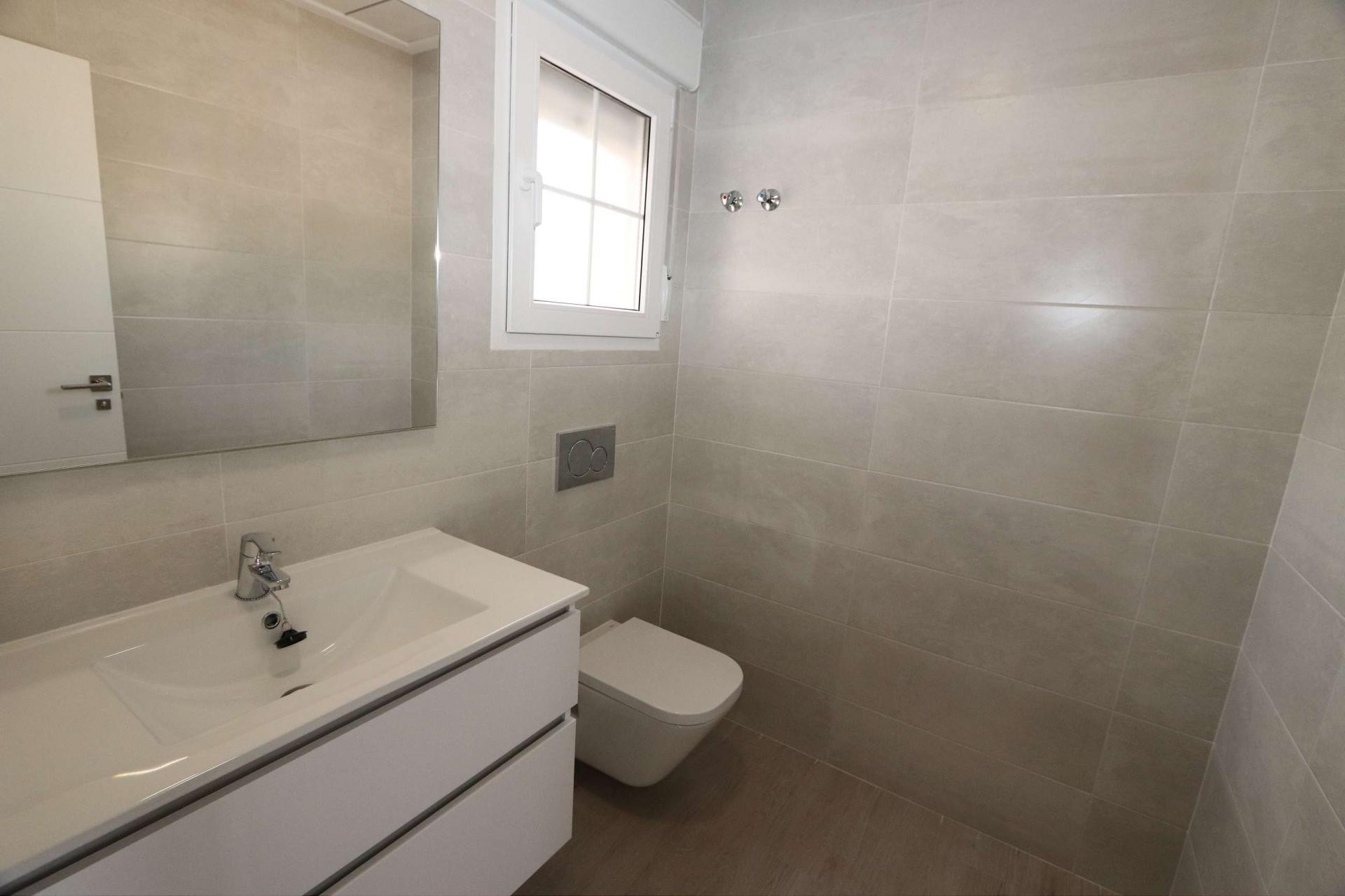 Resale - 4 Bedroom 4 Bathroom Villa in Pinoso -  - Alicante