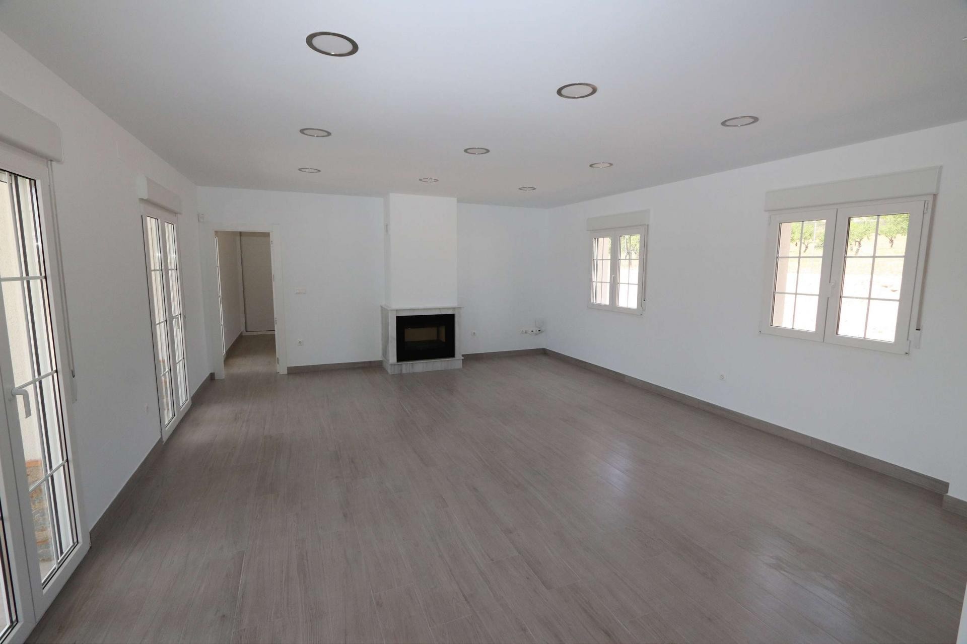 Resale - 4 Bedroom 4 Bathroom Villa in Pinoso -  - Alicante