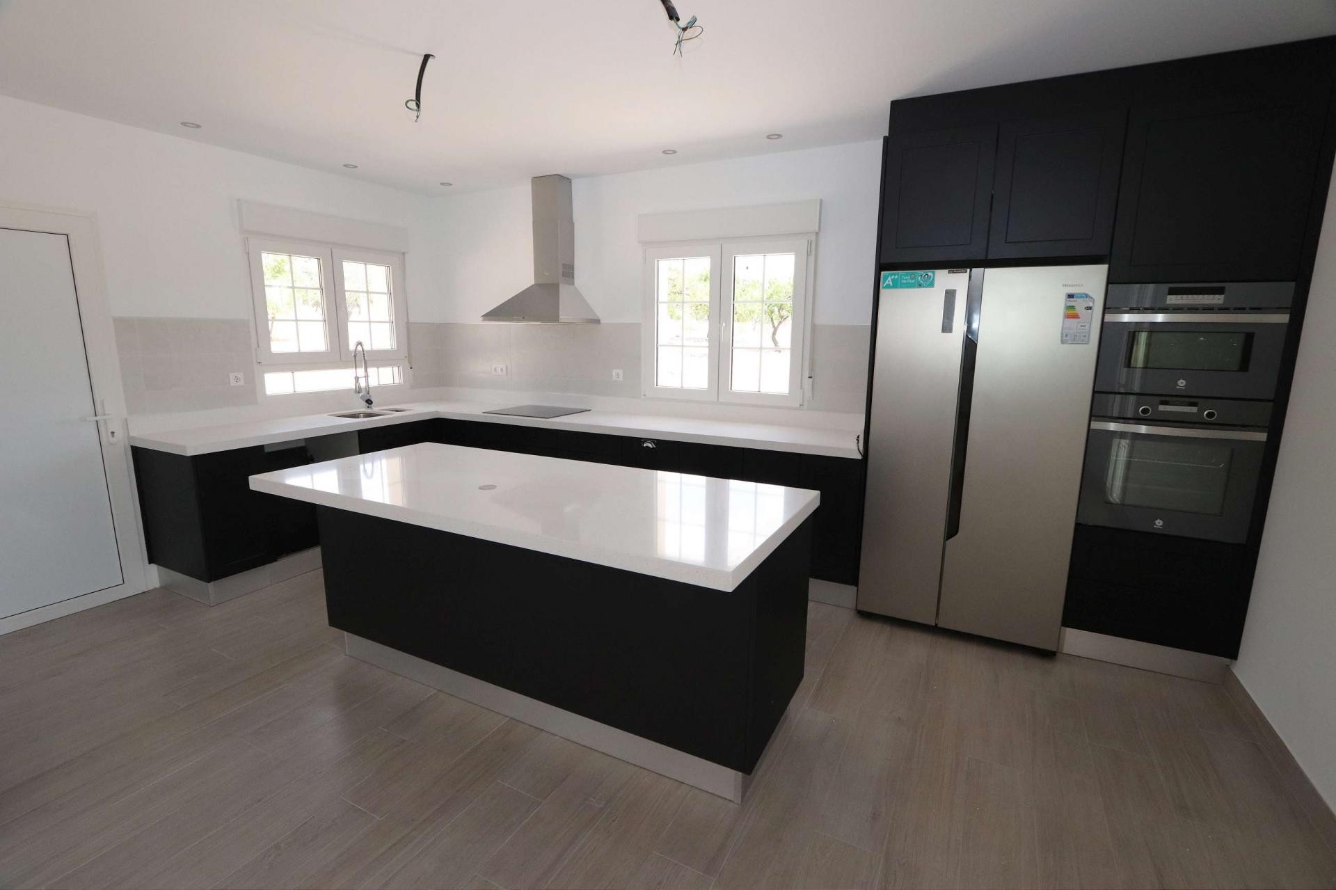 Resale - 4 Bedroom 4 Bathroom Villa in Pinoso -  - Alicante