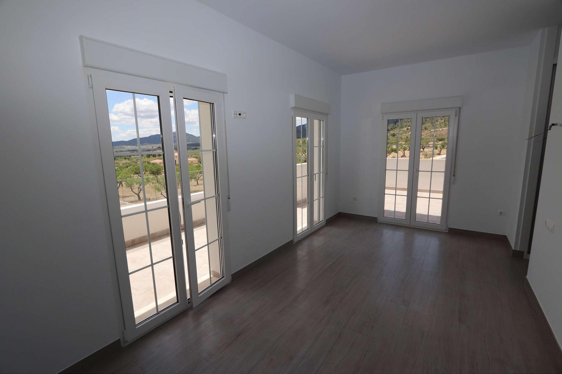 Resale - 4 Bedroom 4 Bathroom Villa in Pinoso -  - Alicante