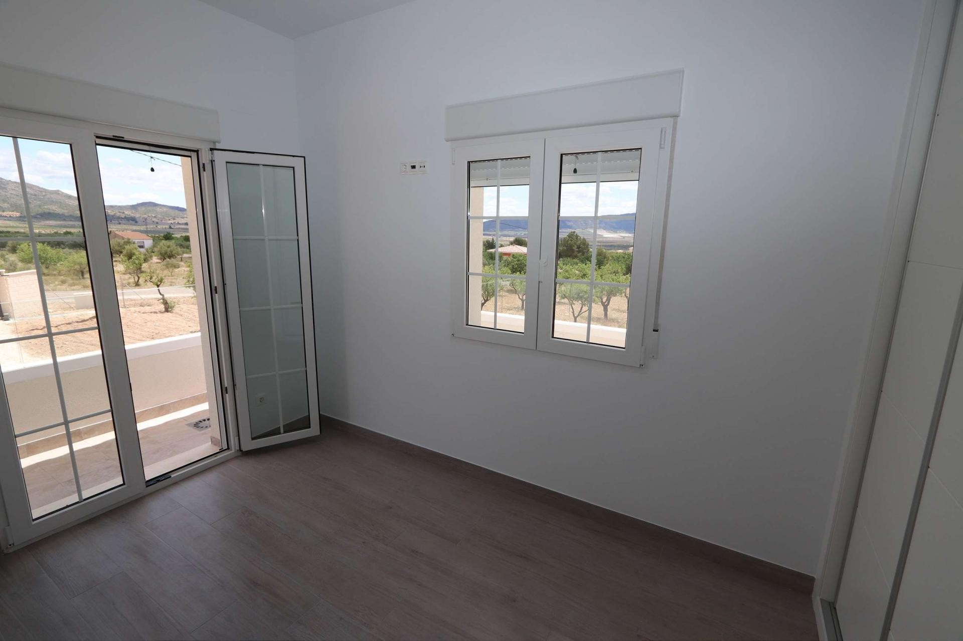 Resale - 4 Bedroom 4 Bathroom Villa in Pinoso -  - Alicante