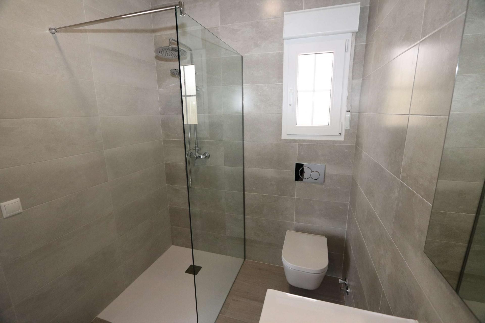 Resale - 4 Bedroom 4 Bathroom Villa in Pinoso -  - Alicante