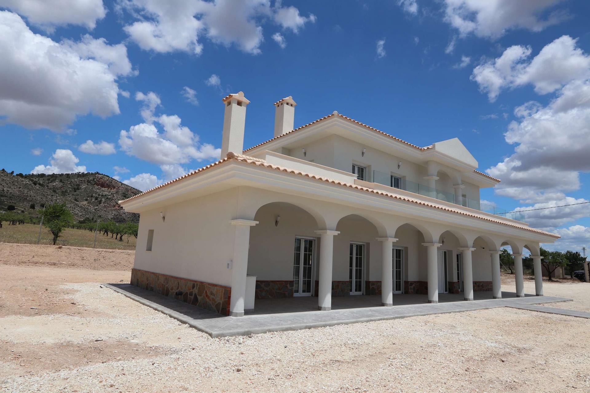 Resale - 4 Bedroom 4 Bathroom Villa in Pinoso -  - Alicante