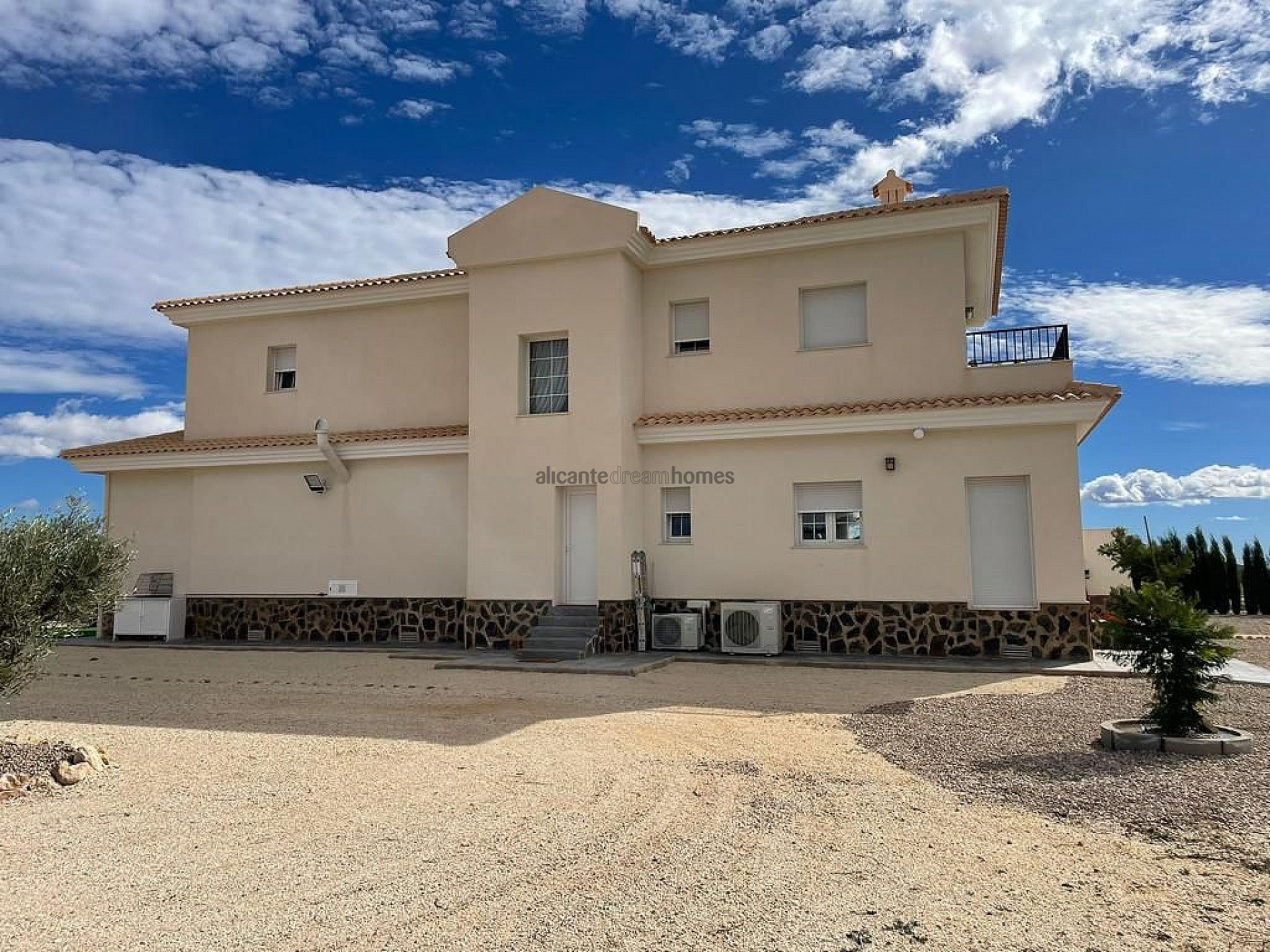 Resale - 4 Bedroom 3 Bathroom Villa in Pinoso - , Pinoso, Alicante, Spain - Alicante