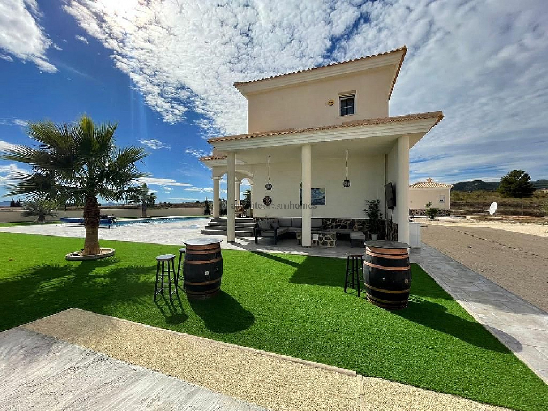 Resale - 4 Bedroom 3 Bathroom Villa in Pinoso - , Pinoso, Alicante, Spain - Alicante