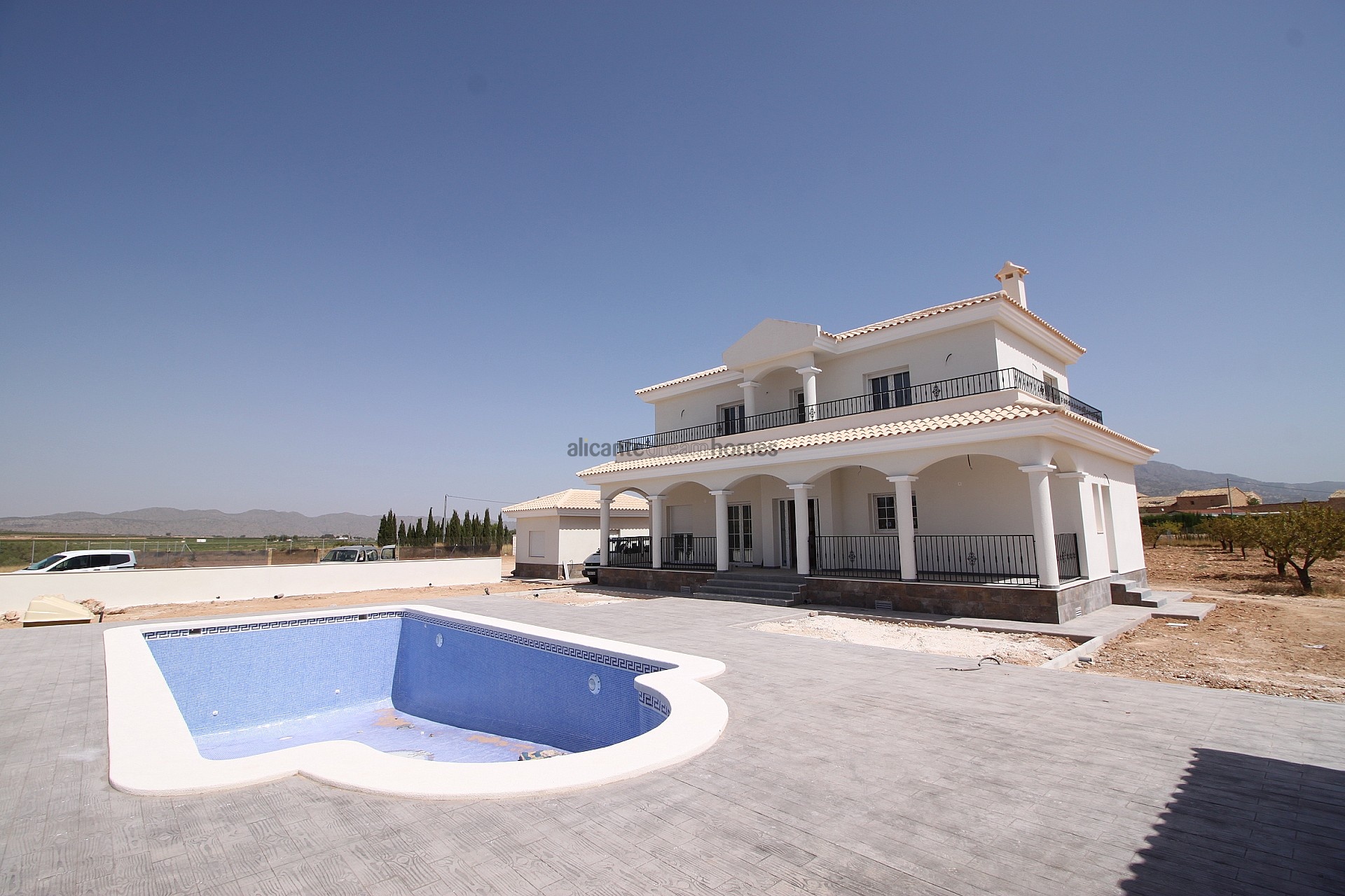 Resale - 4 Bedroom 3 Bathroom Villa in Pinoso -  - Alicante