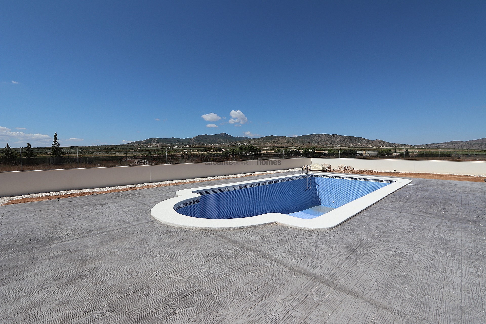 Resale - 4 Bedroom 3 Bathroom Villa in Pinoso -  - Alicante