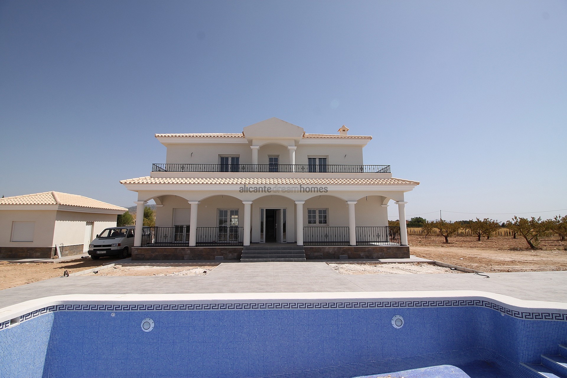 Resale - 4 Bedroom 3 Bathroom Villa in Pinoso -  - Alicante