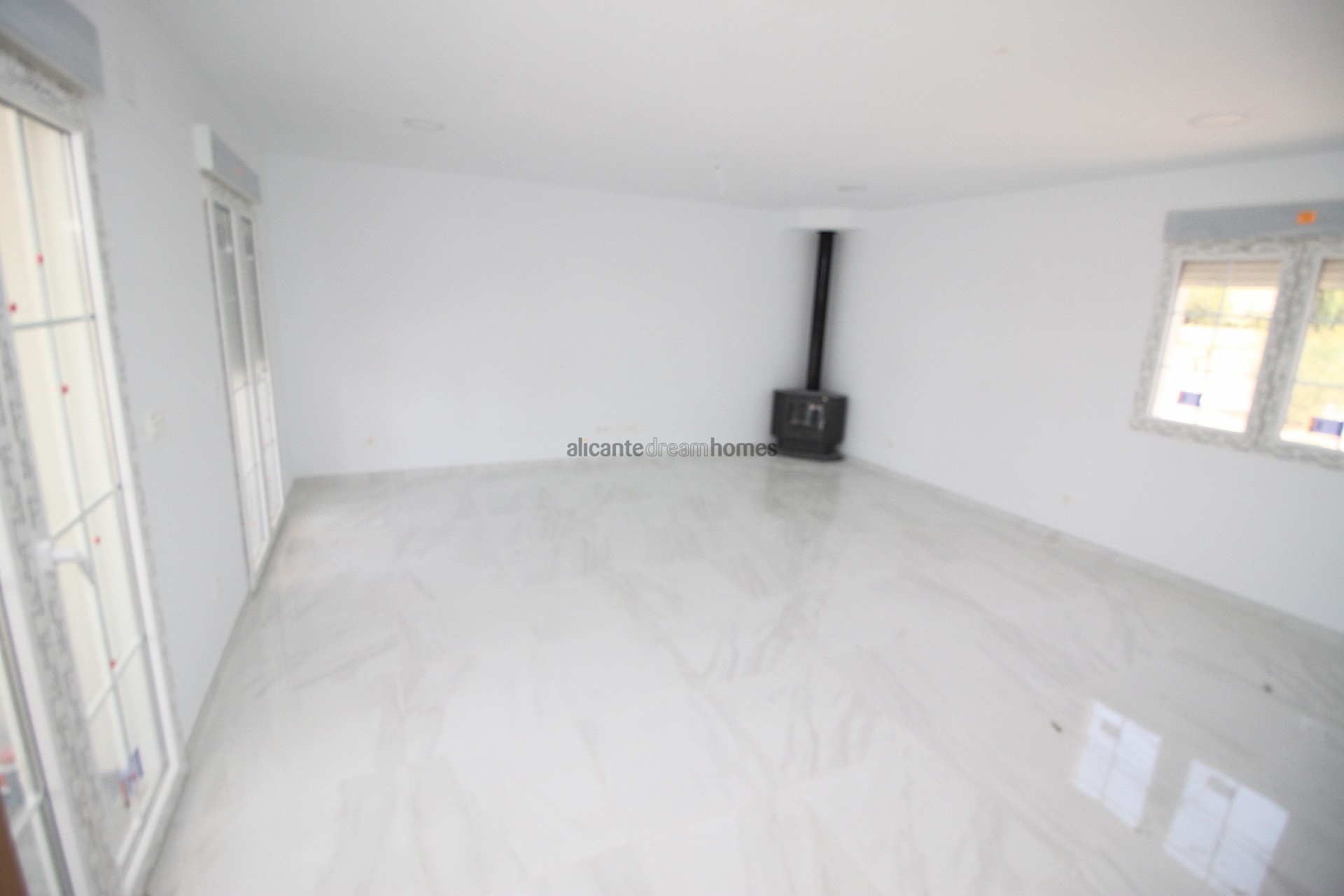 Resale - 4 Bedroom 3 Bathroom Villa in Pinoso -  - Alicante