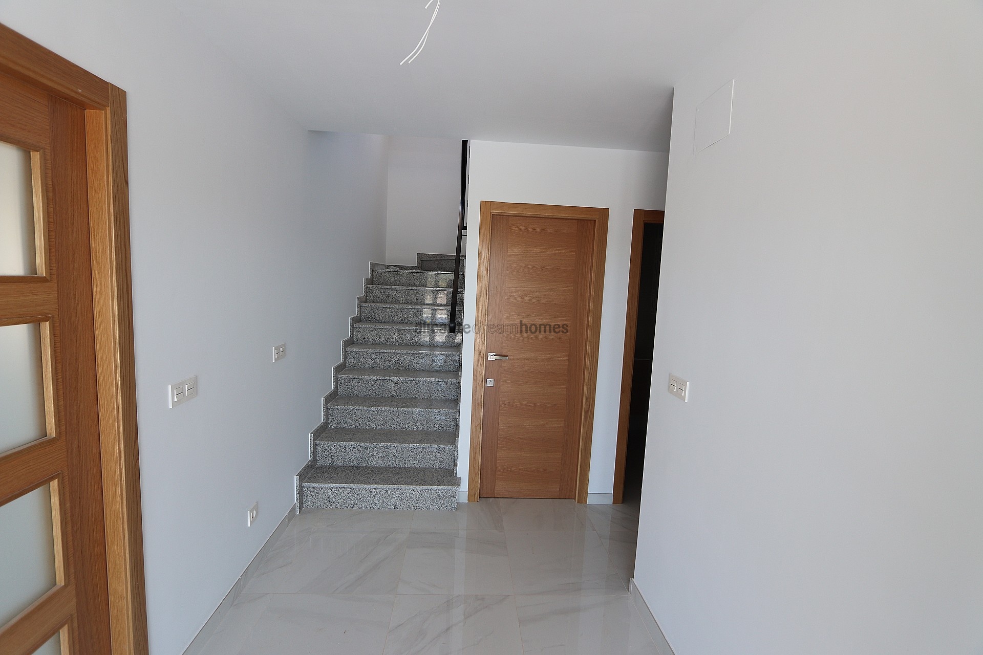 Resale - 4 Bedroom 3 Bathroom Villa in Pinoso -  - Alicante