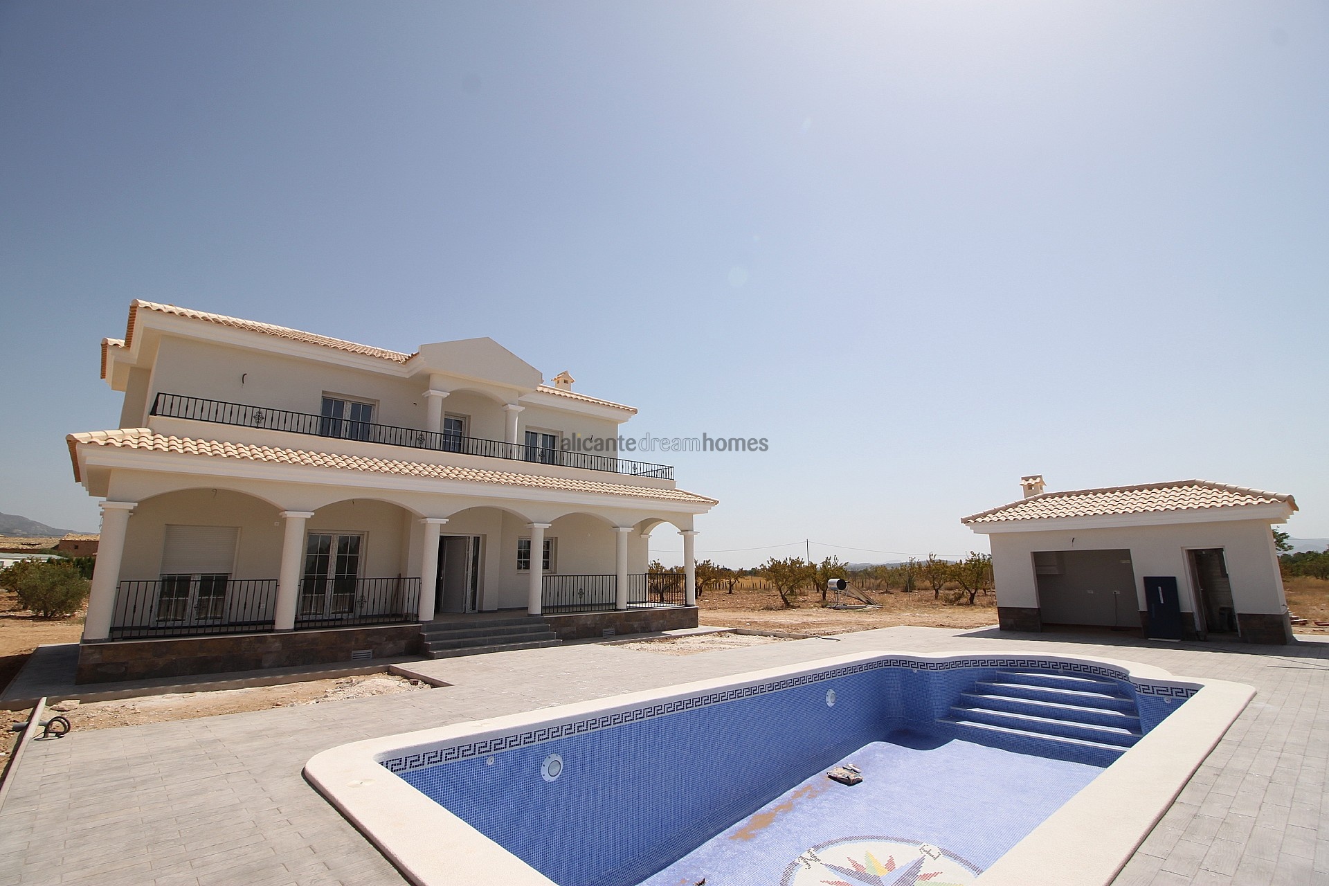Resale - 4 Bedroom 3 Bathroom Villa in Pinoso -  - Alicante