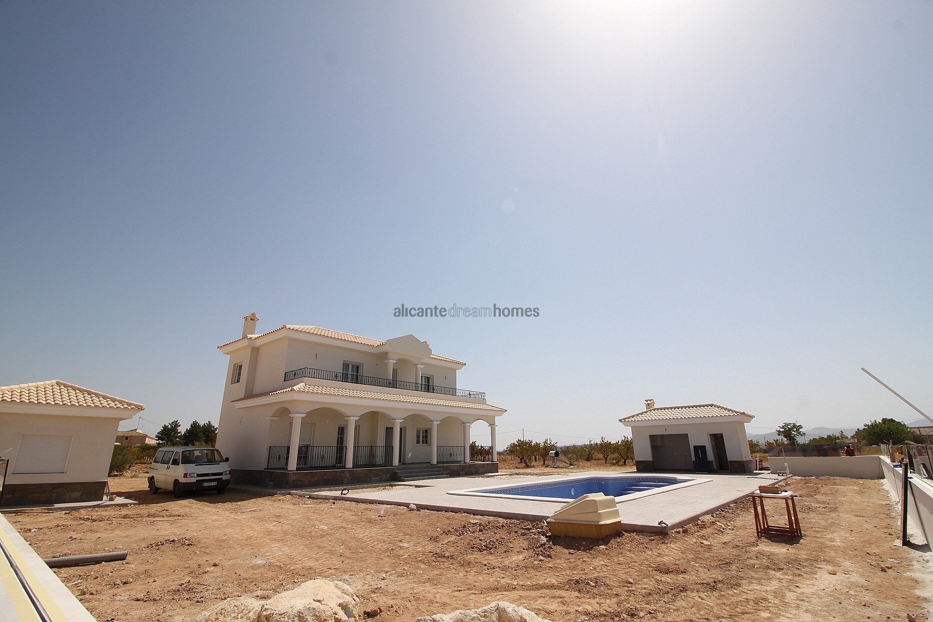 Resale - 4 Bedroom 3 Bathroom Villa in Pinoso -  - Alicante
