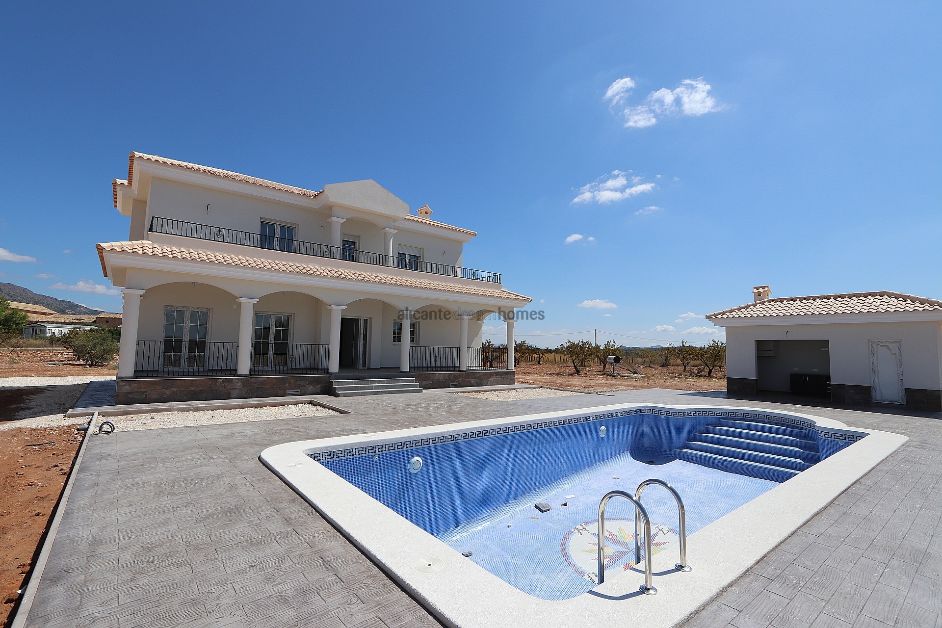 Resale - 4 Bedroom 3 Bathroom Villa in Pinoso -  - Alicante