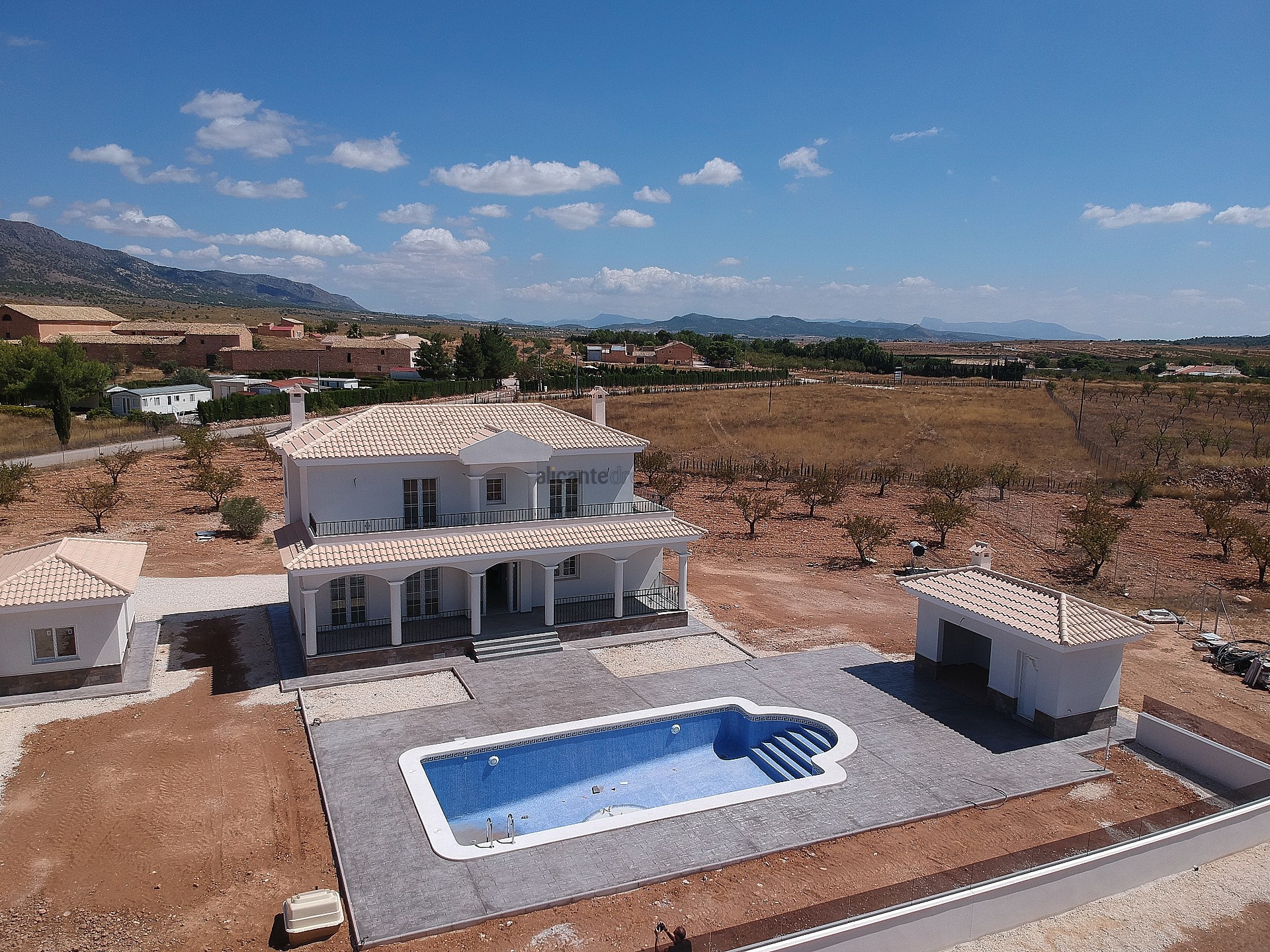Resale - 4 Bedroom 3 Bathroom Villa in Pinoso -  - Alicante