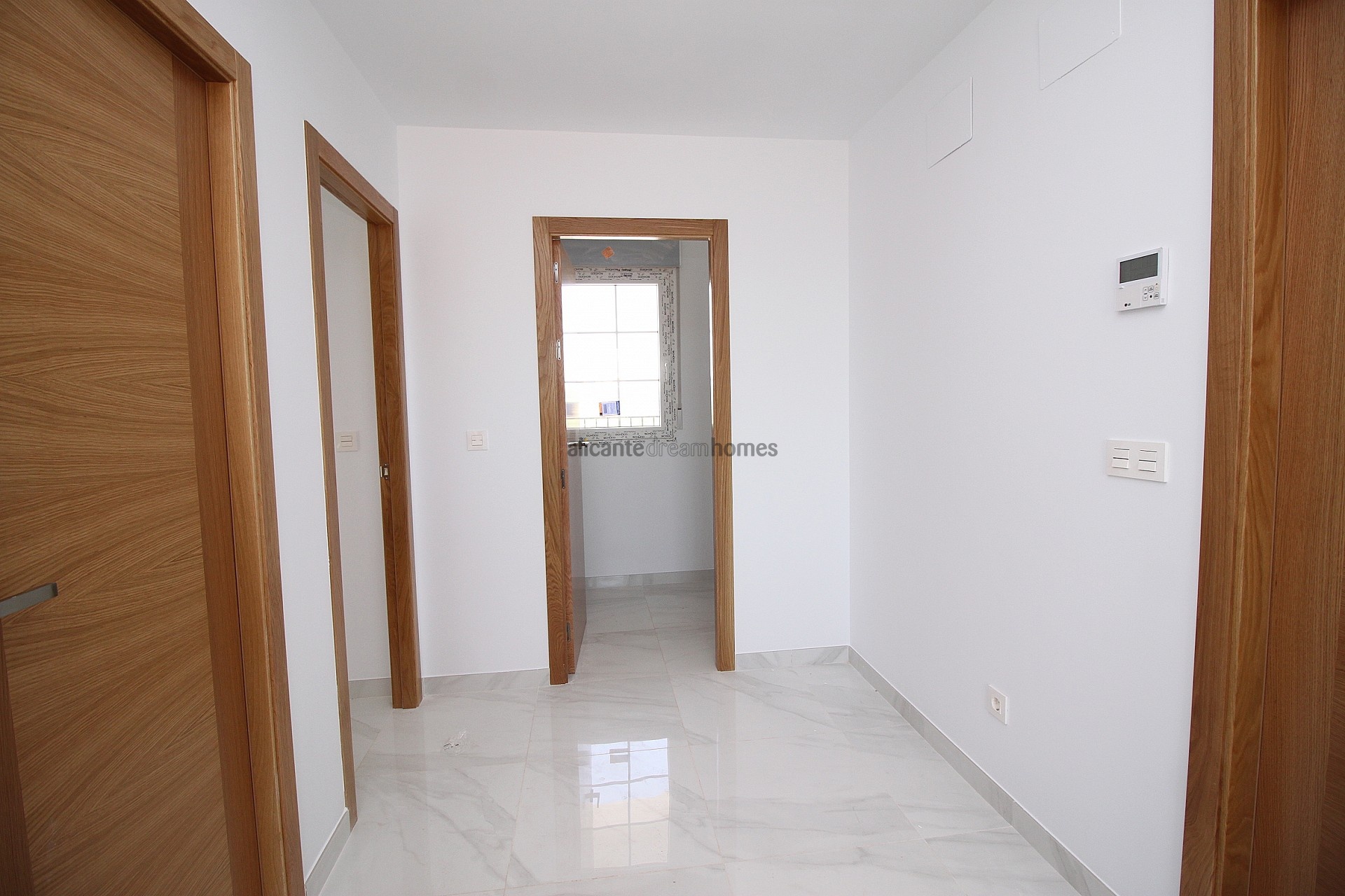 Resale - 4 Bedroom 3 Bathroom Villa in Pinoso -  - Alicante