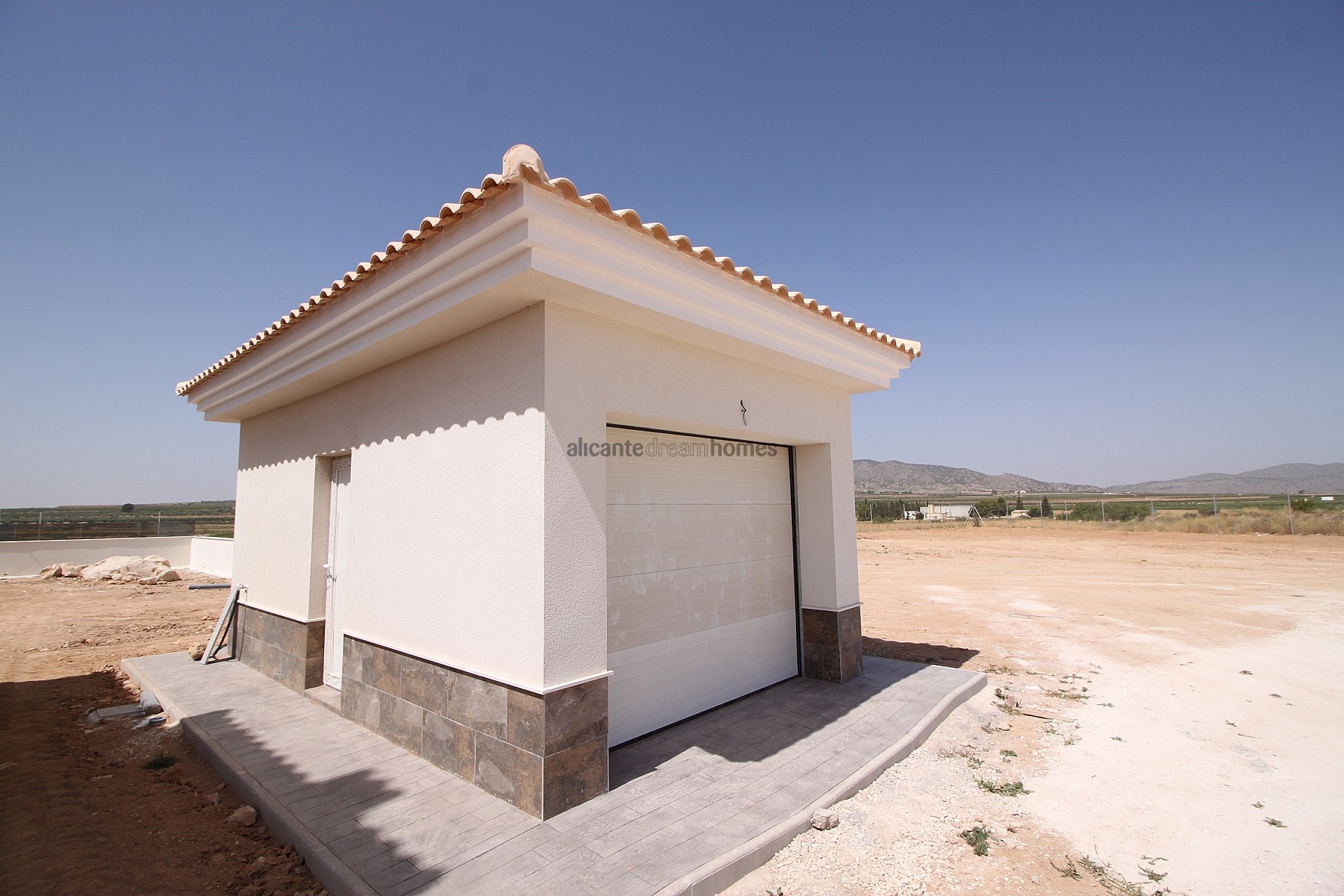 Resale - 4 Bedroom 3 Bathroom Villa in Pinoso -  - Alicante