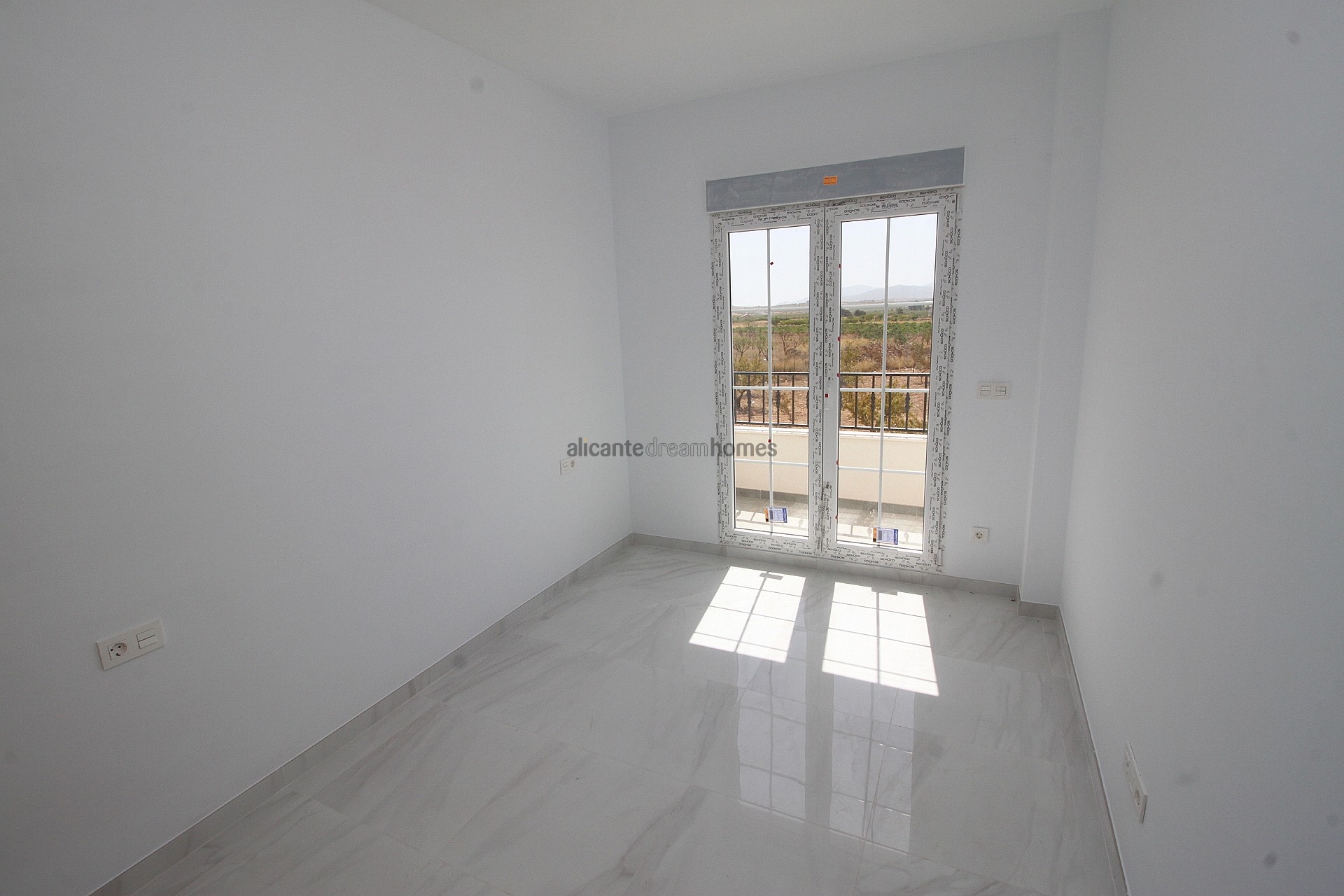 Resale - 4 Bedroom 3 Bathroom Villa in Pinoso -  - Alicante