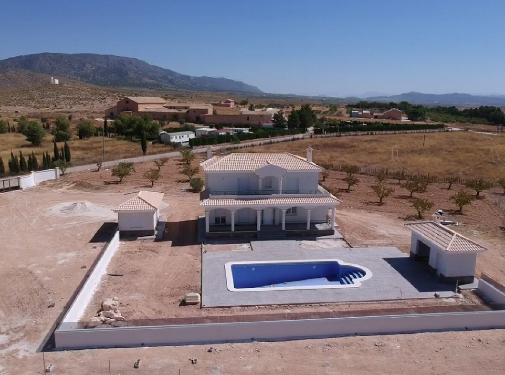 Resale - 4 Bedroom 3 Bathroom Villa in Pinoso -  - Alicante