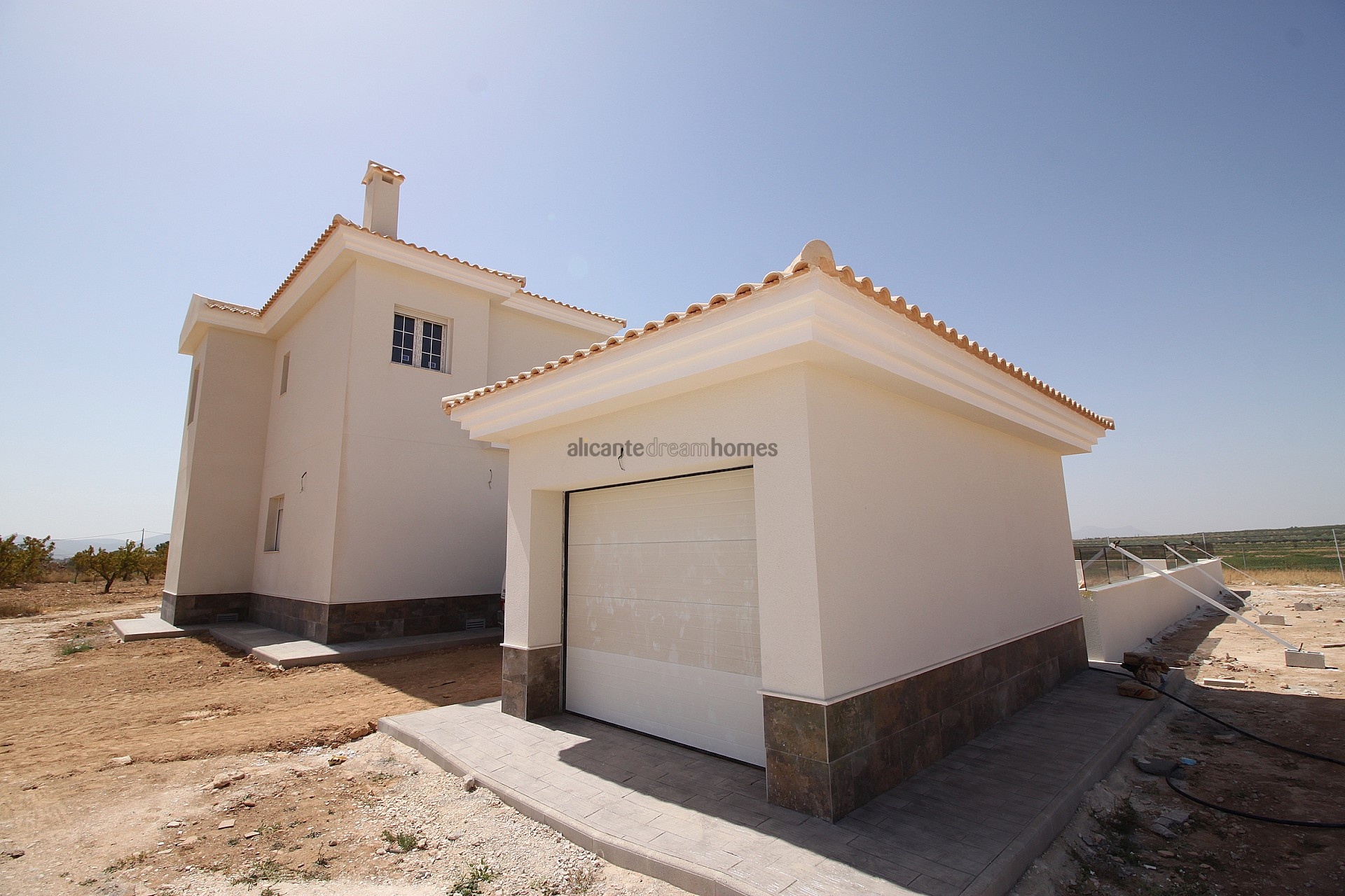 Resale - 4 Bedroom 3 Bathroom Villa in Pinoso -  - Alicante