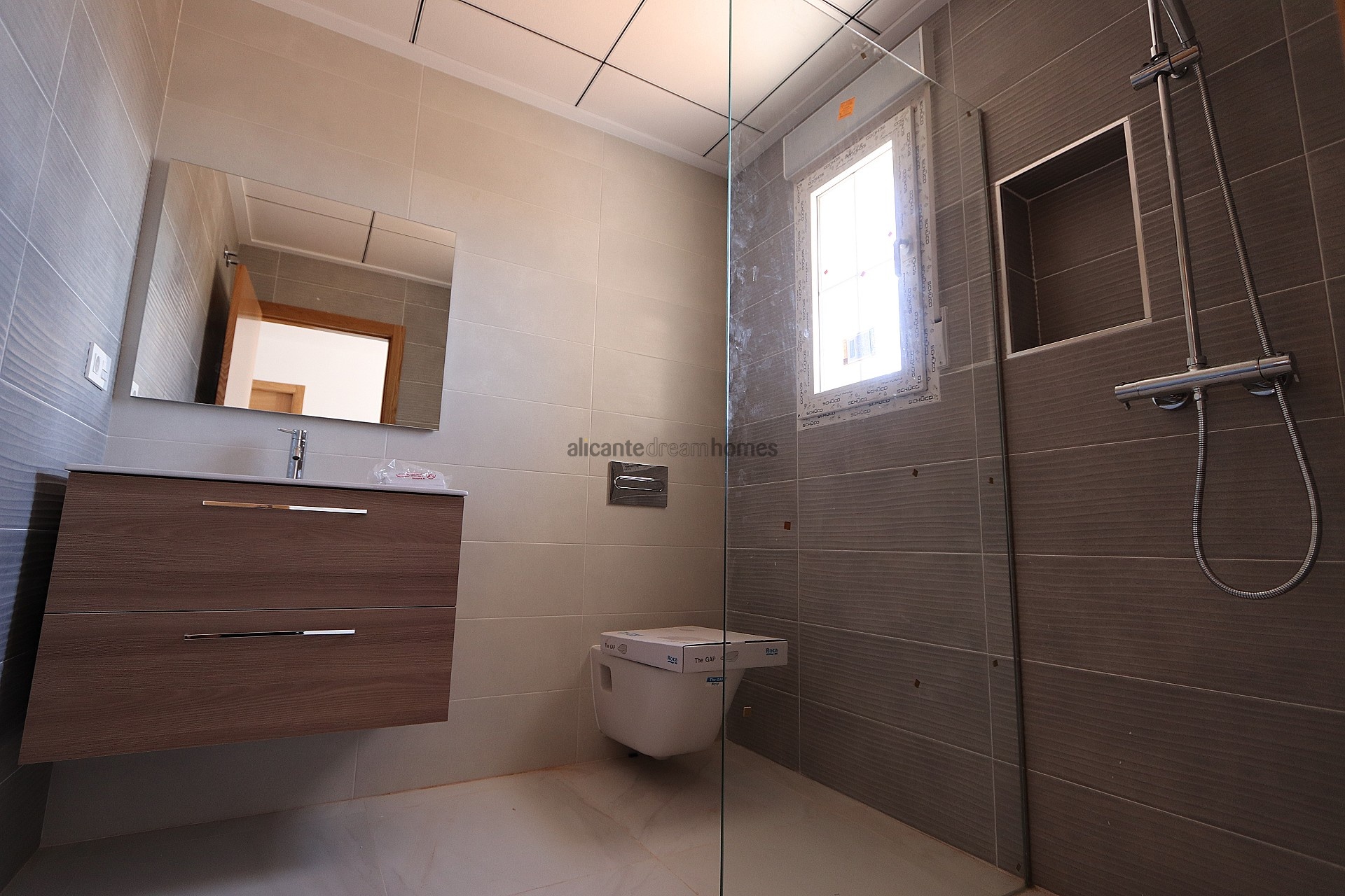 Resale - 4 Bedroom 3 Bathroom Villa in Pinoso -  - Alicante