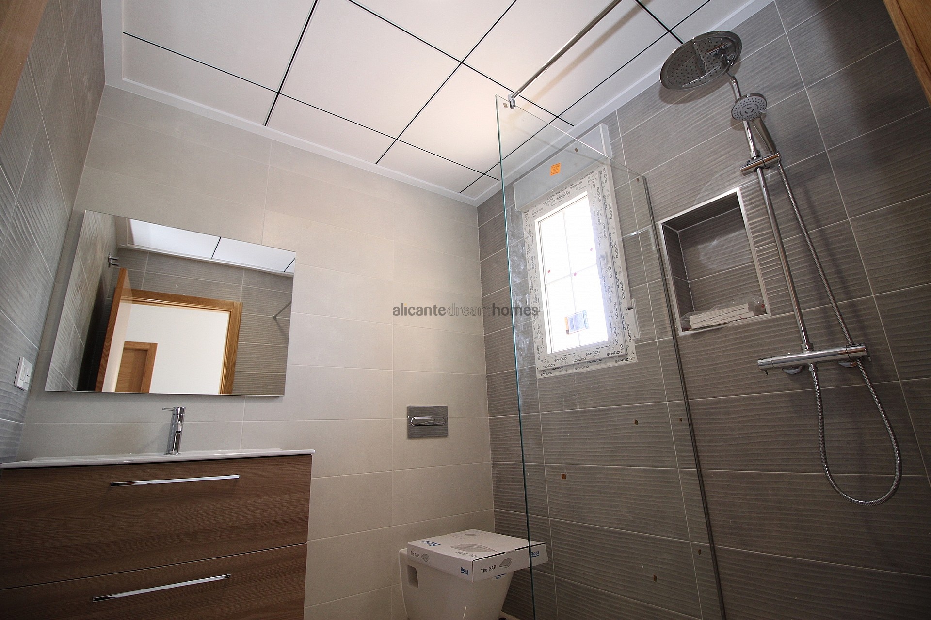 Resale - 4 Bedroom 3 Bathroom Villa in Pinoso -  - Alicante