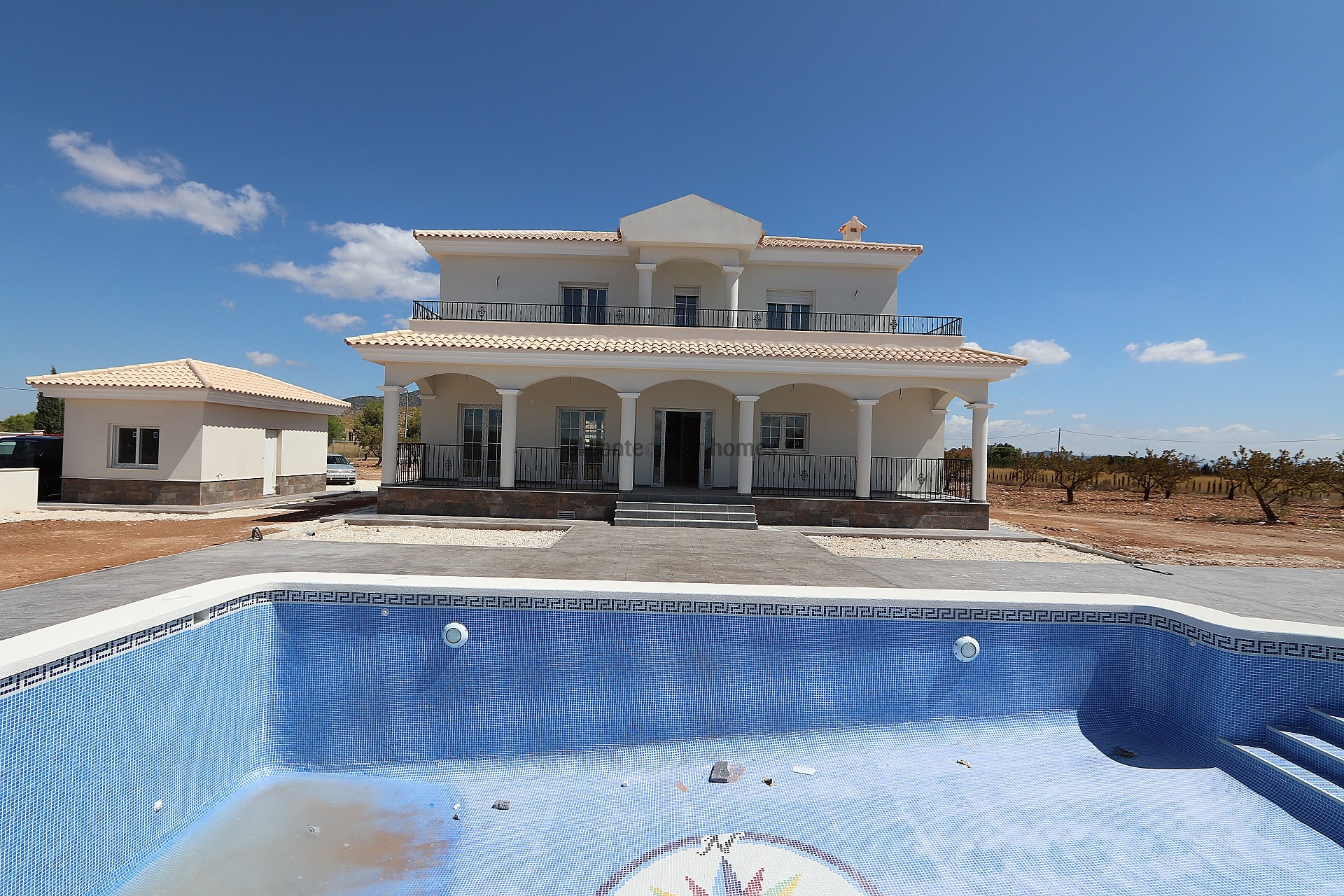Resale - 4 Bedroom 3 Bathroom Villa in Pinoso -  - Alicante