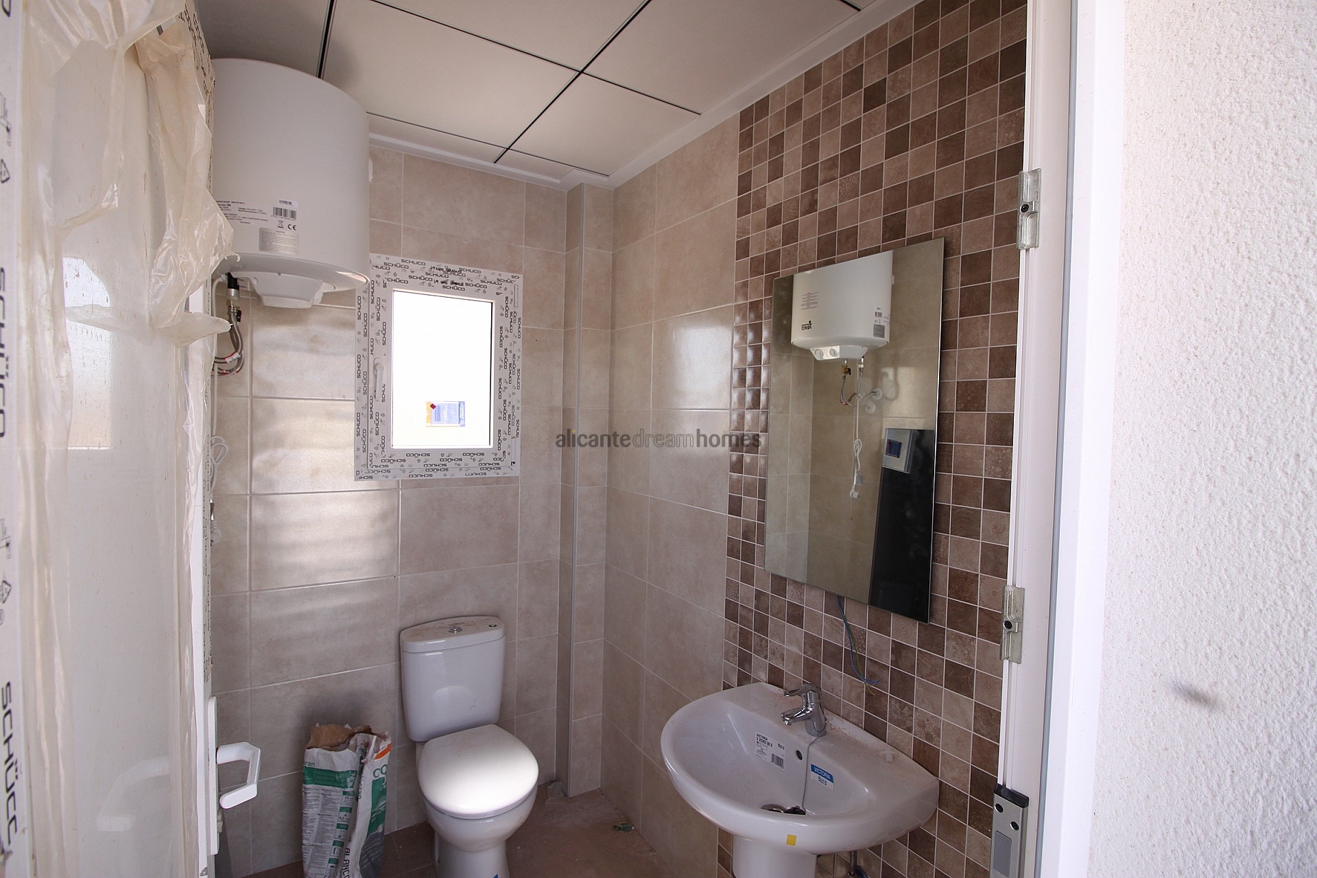 Resale - 4 Bedroom 3 Bathroom Villa in Pinoso -  - Alicante