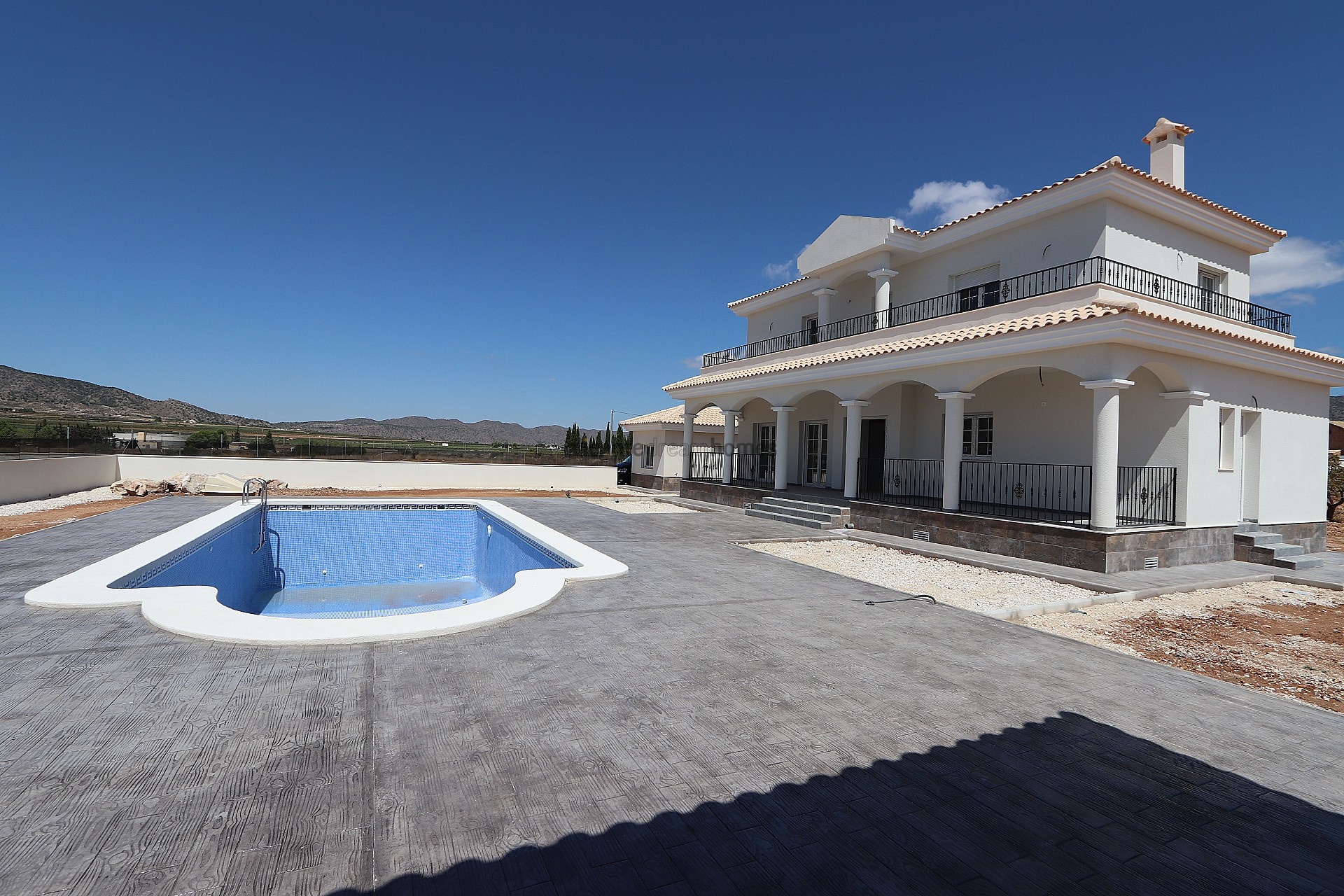 Resale - 4 Bedroom 3 Bathroom Villa in Pinoso -  - Alicante