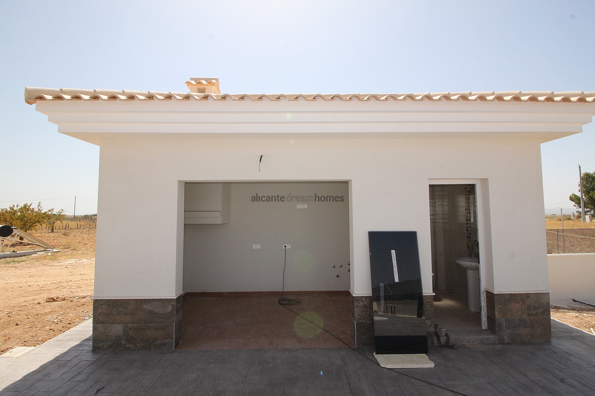 Resale - 4 Bedroom 3 Bathroom Villa in Pinoso -  - Alicante