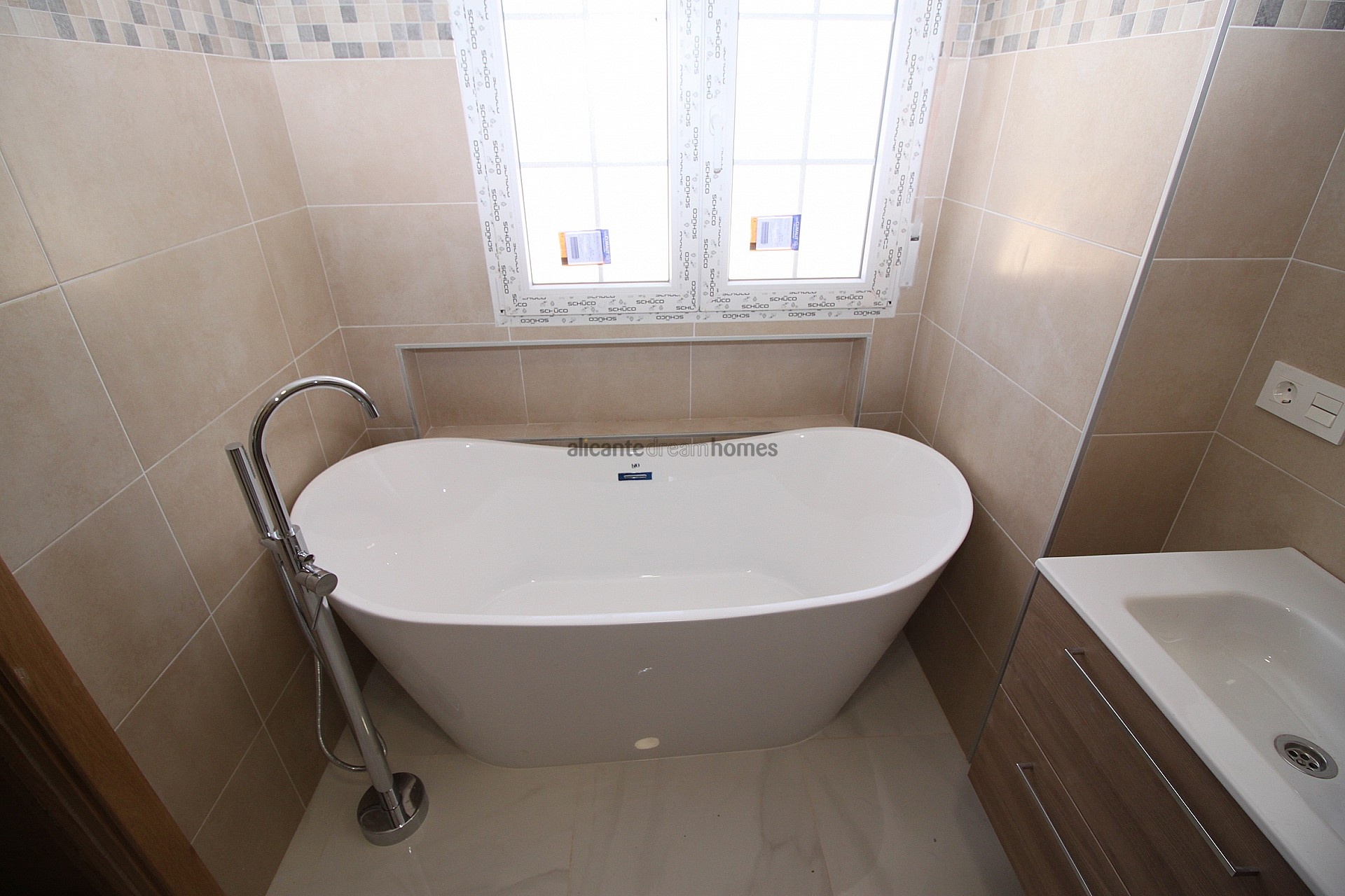 Resale - 4 Bedroom 3 Bathroom Villa in Pinoso -  - Alicante